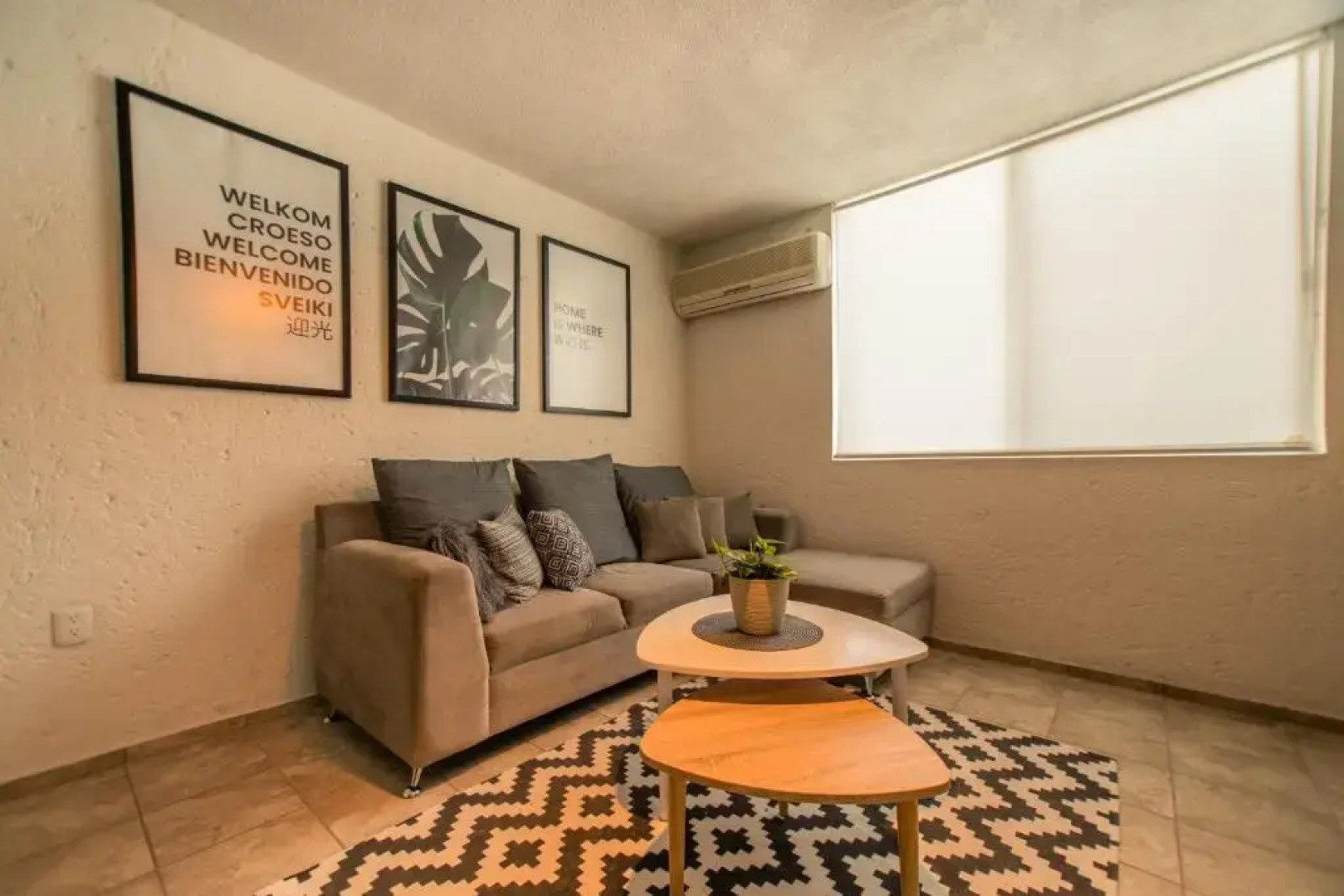 Depto. Hangar 4 col. Unidad Nacional Plaza Jalisco.