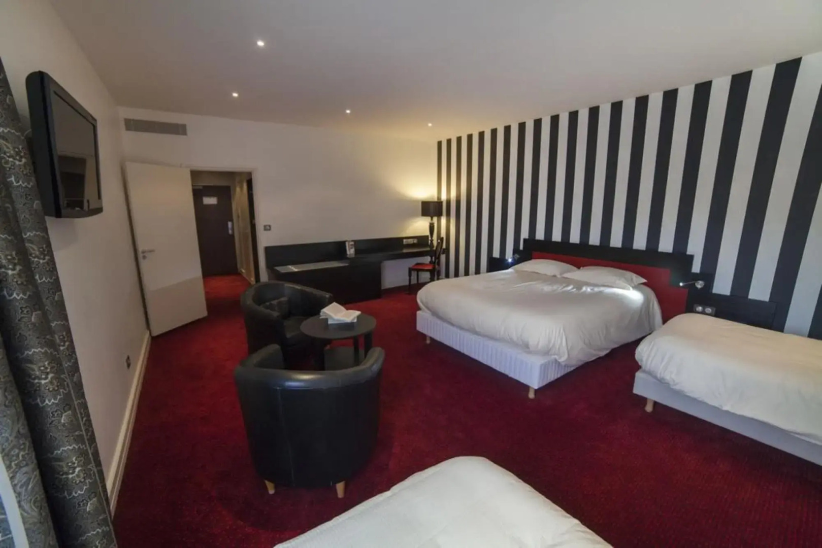 The Originals Boutique, La Maison Rouge