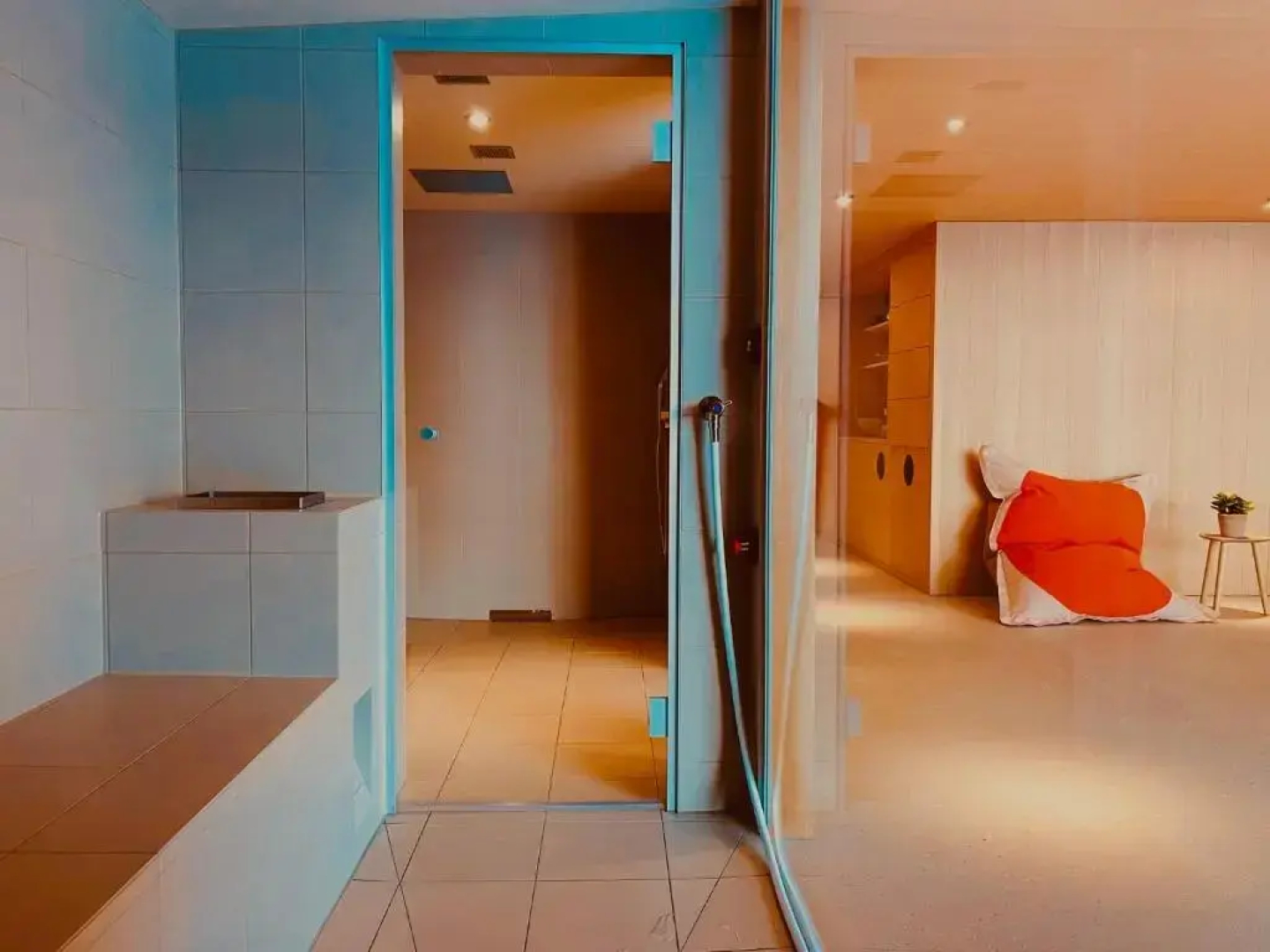 Julen Wendelin, Hotel Touring