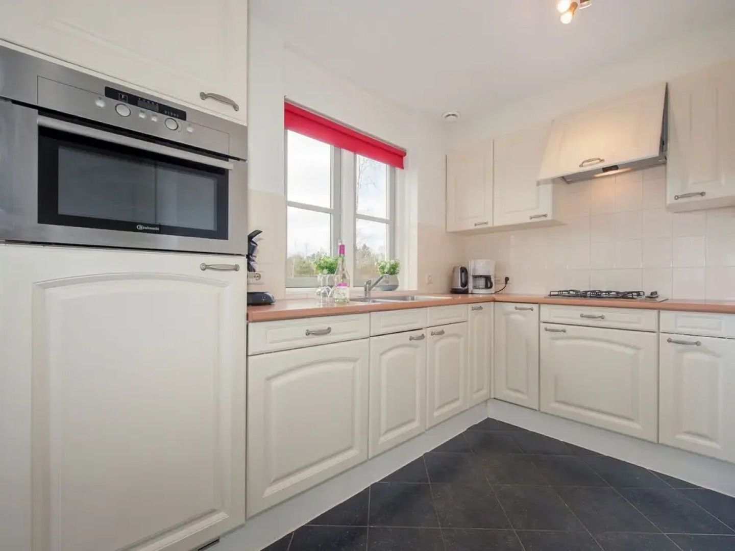 Stately, Luxury Villa With 3 Bathrooms, 2 km. From Appelscha