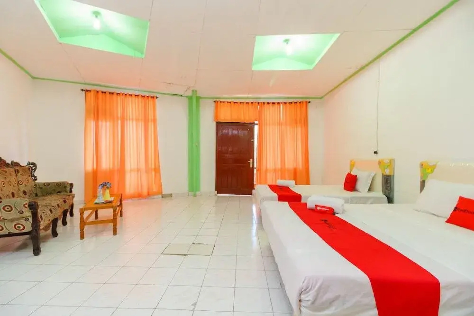 RedDoorz @ Tuktuk Danau Toba