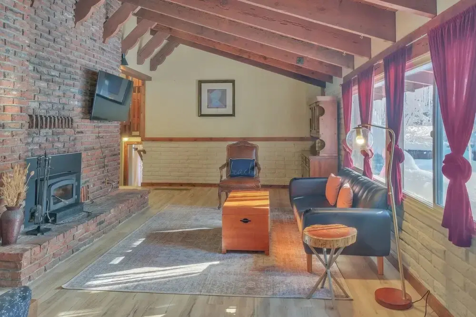 South Tahoe Rustic Home! Sleeps Over 10! 5 Bedroom Home by Redawning