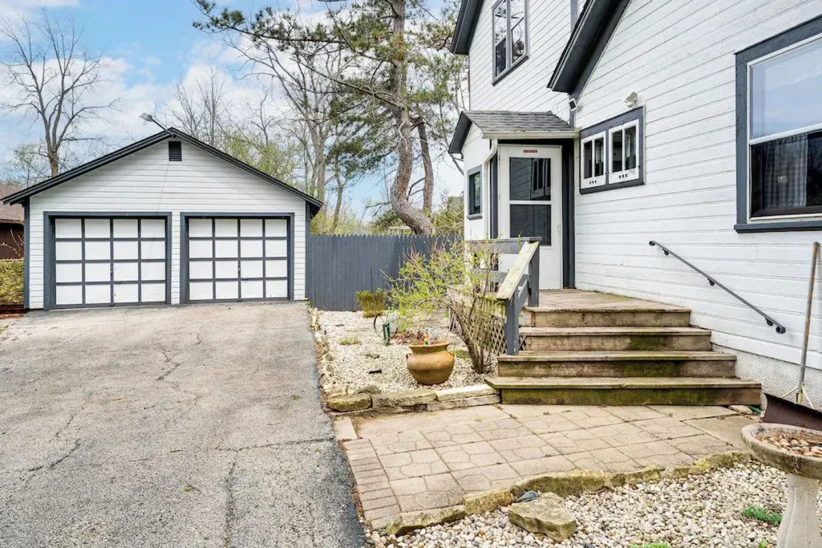 Twin Lakes Cottage: Walk to Elizabeth Lake!