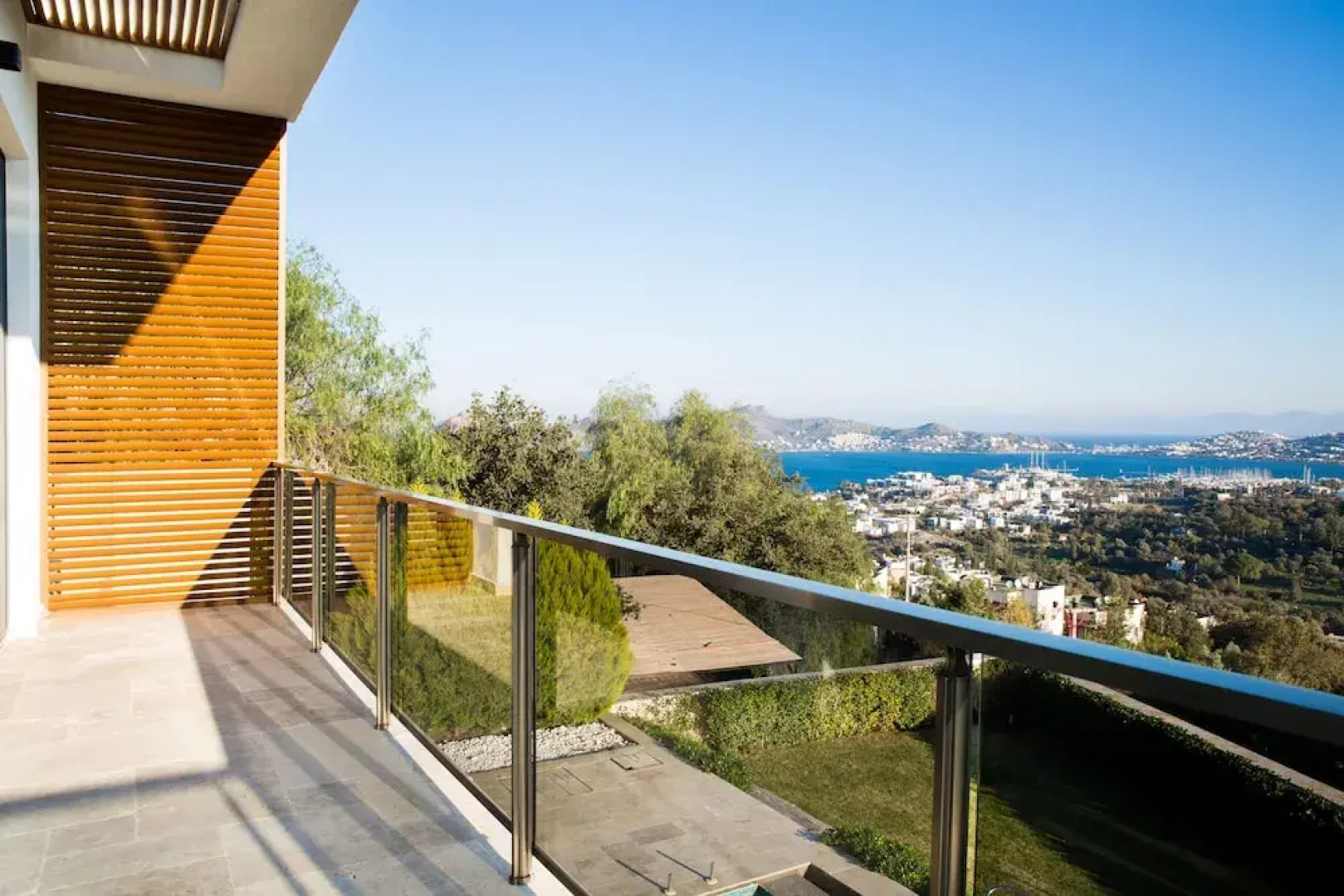 Important Group Villa Prestige