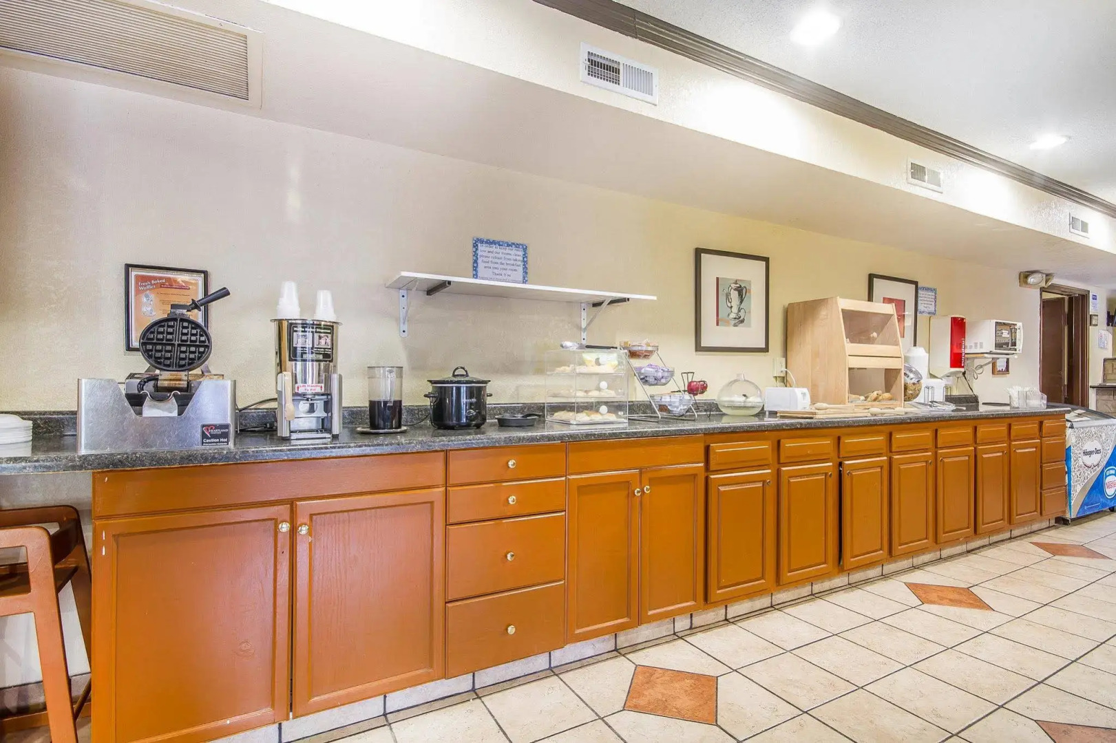 Rodeway Inn & Suites Madison East