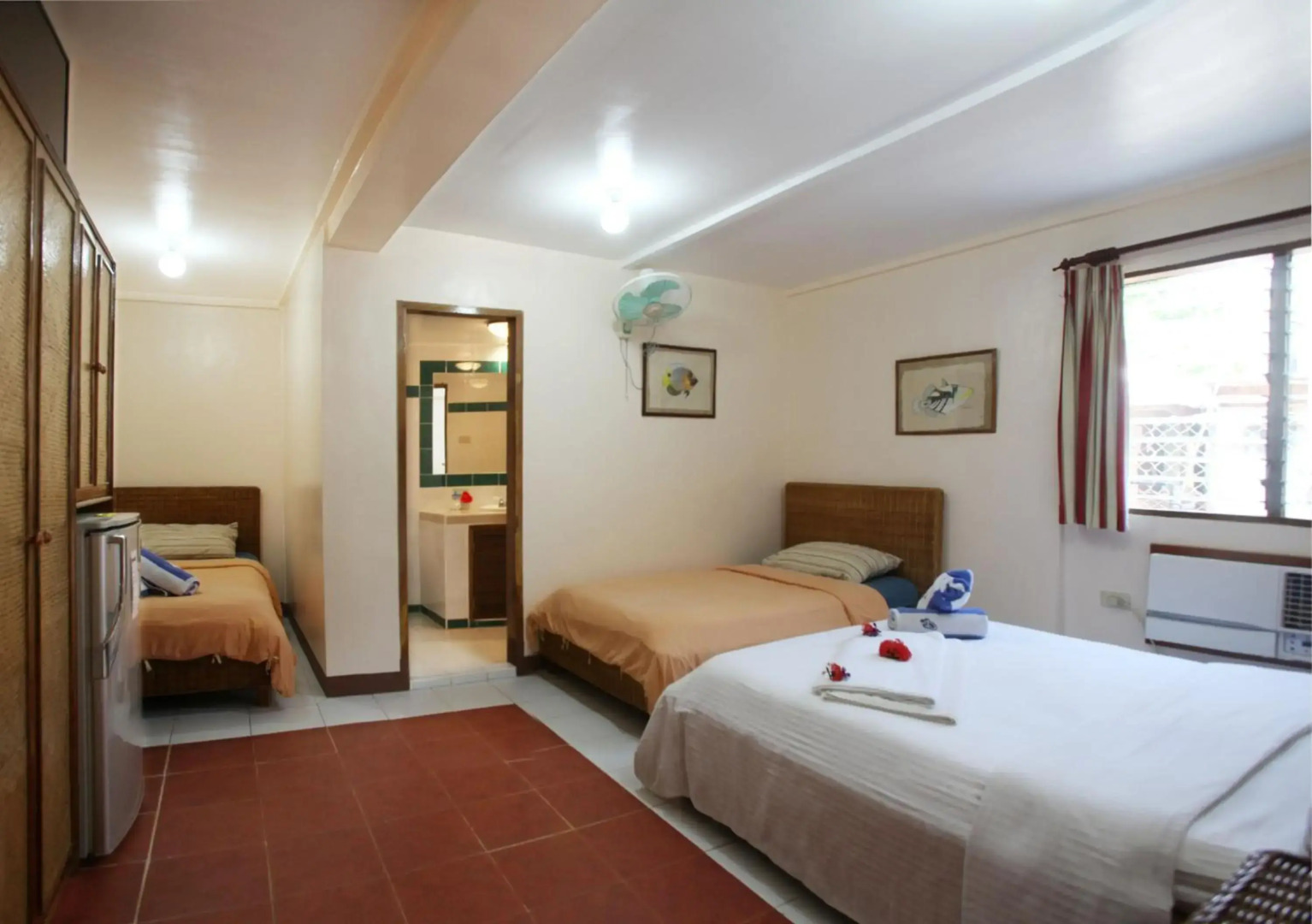 El Galleon Beach Resort Asia Divers