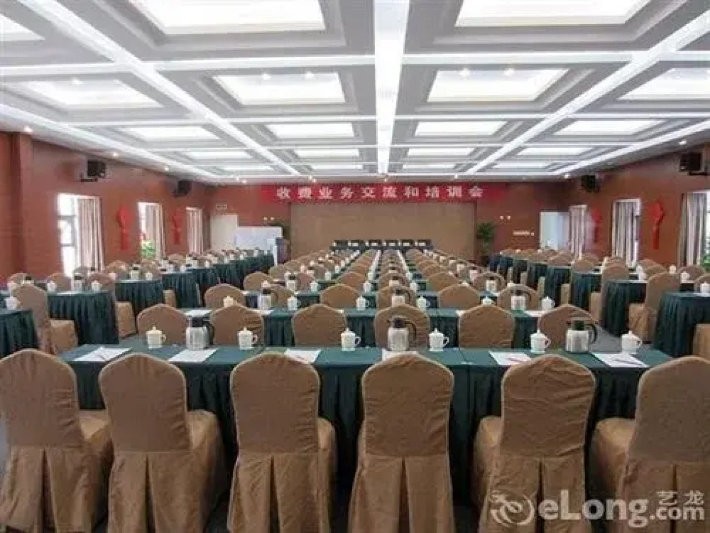 Golden Fangshan Hoilday Hotel