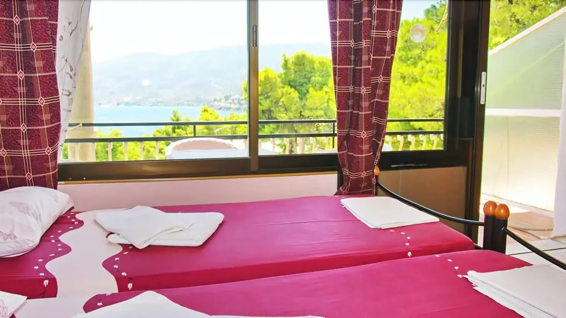 Lions2 Studios and Apartments