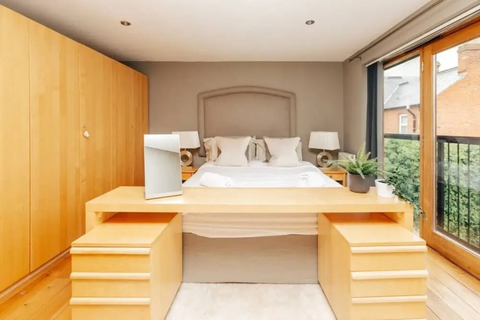 The Herringbone - 3 Bed With Parking Pet Friendly