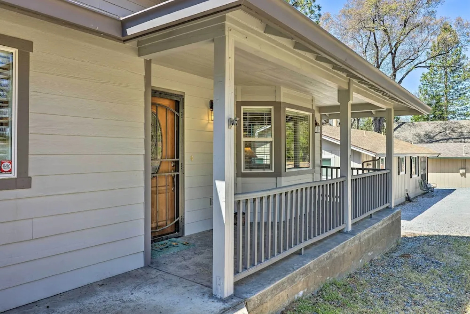 Community Perks: Welcoming Groveland Home