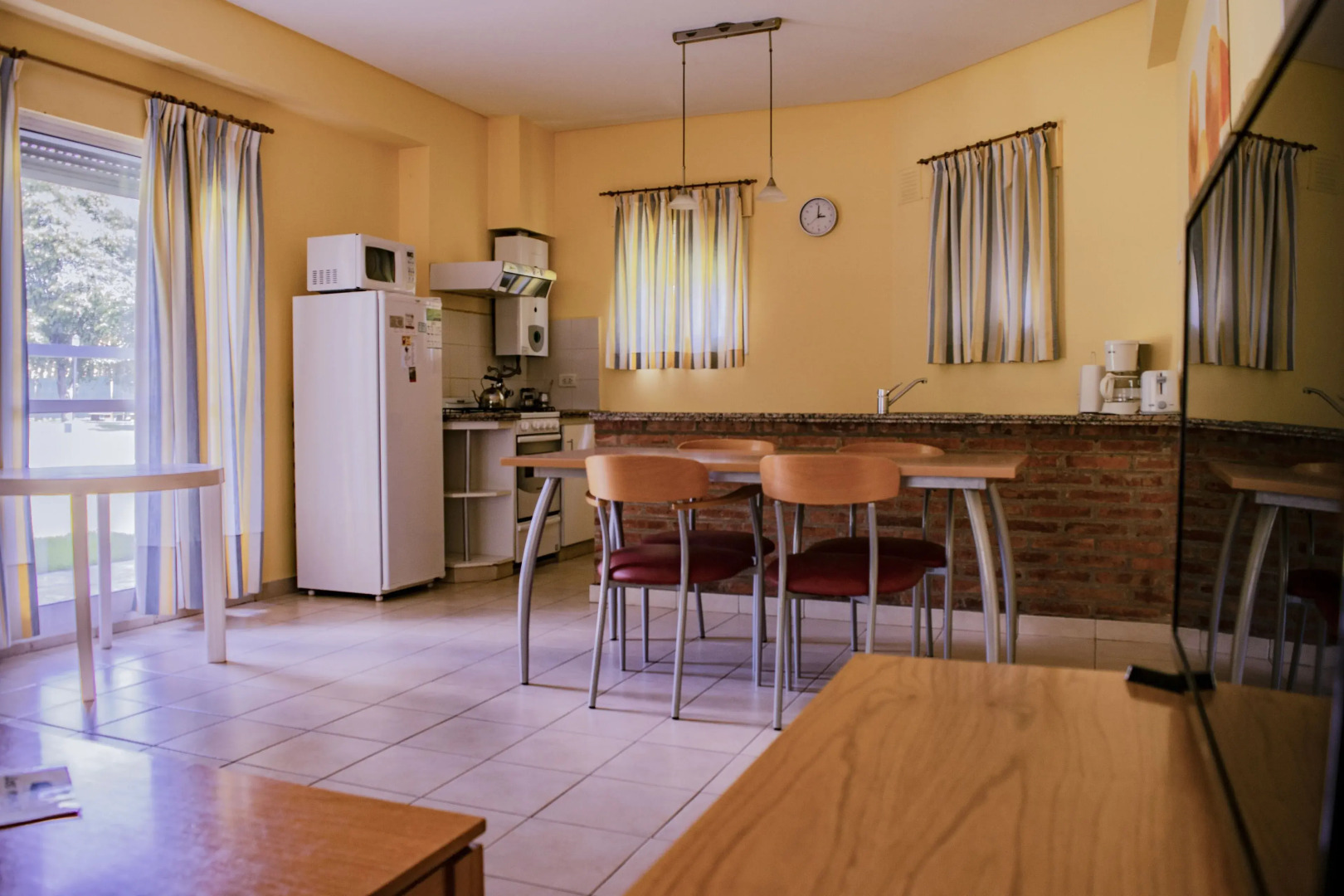 Los Robles Apart Hotel