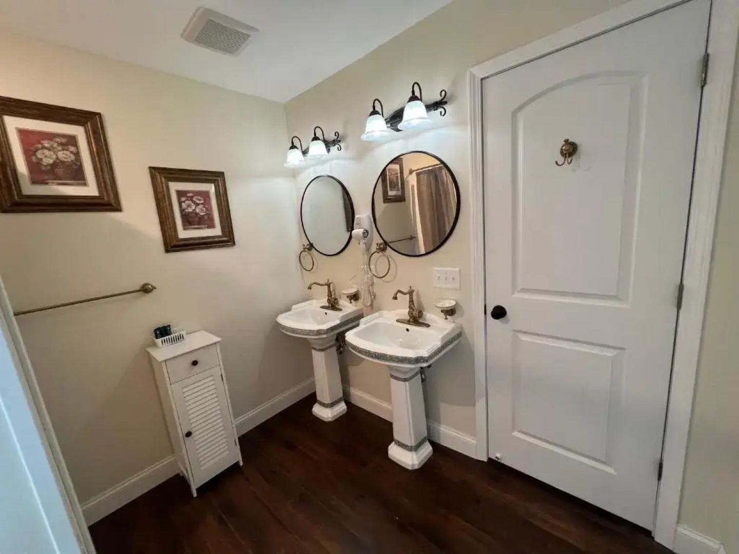 Holland Farmhouse Inn B & B