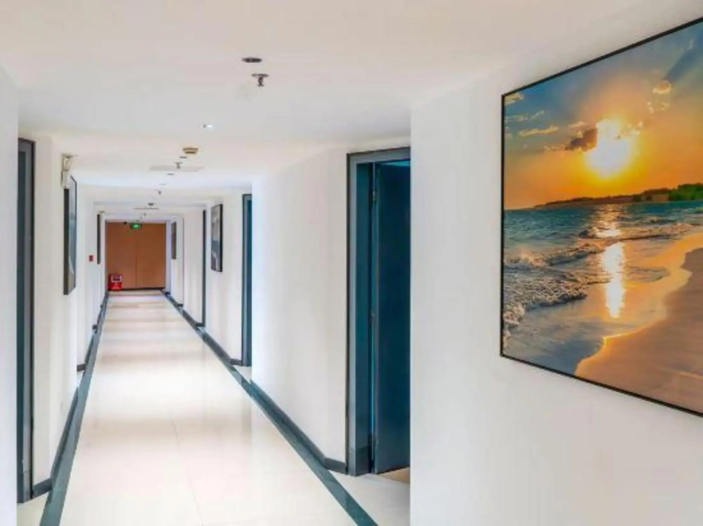 Changhong  Business Hotel