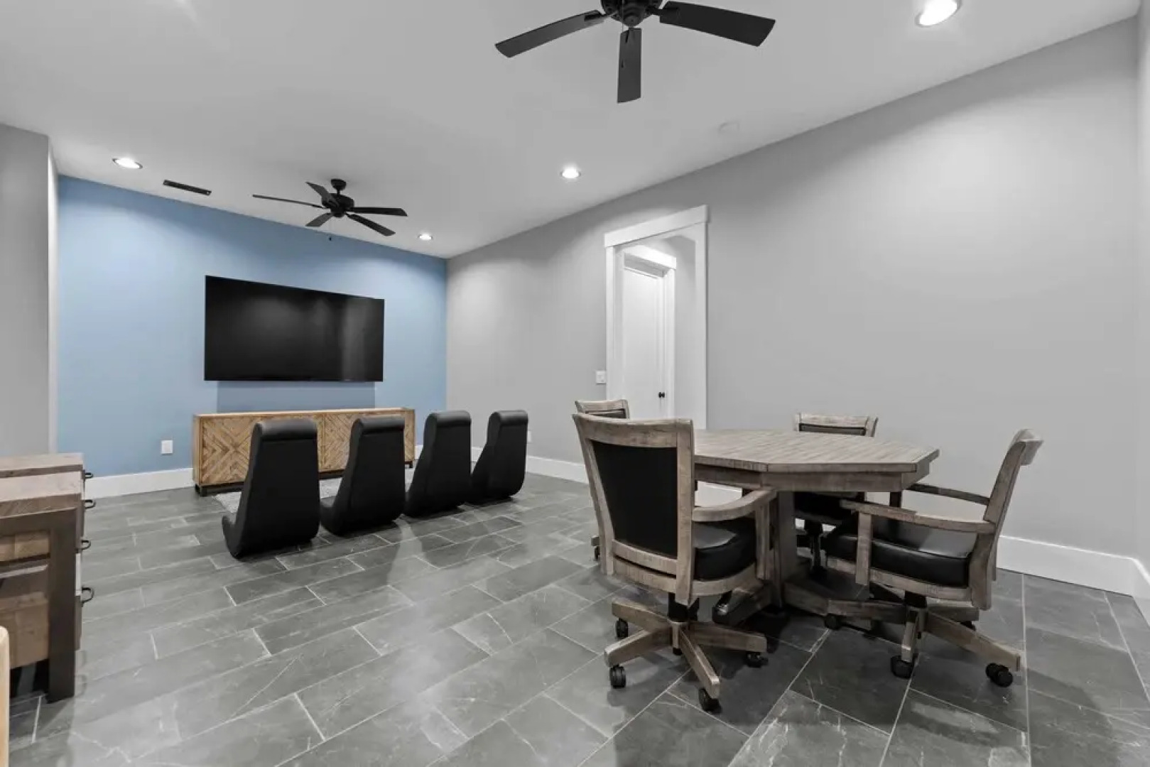 Black Bear & Blue Heron by Avantstay 2 Lakefront Homes, Sleeps 43 Pool, Dock, Theater