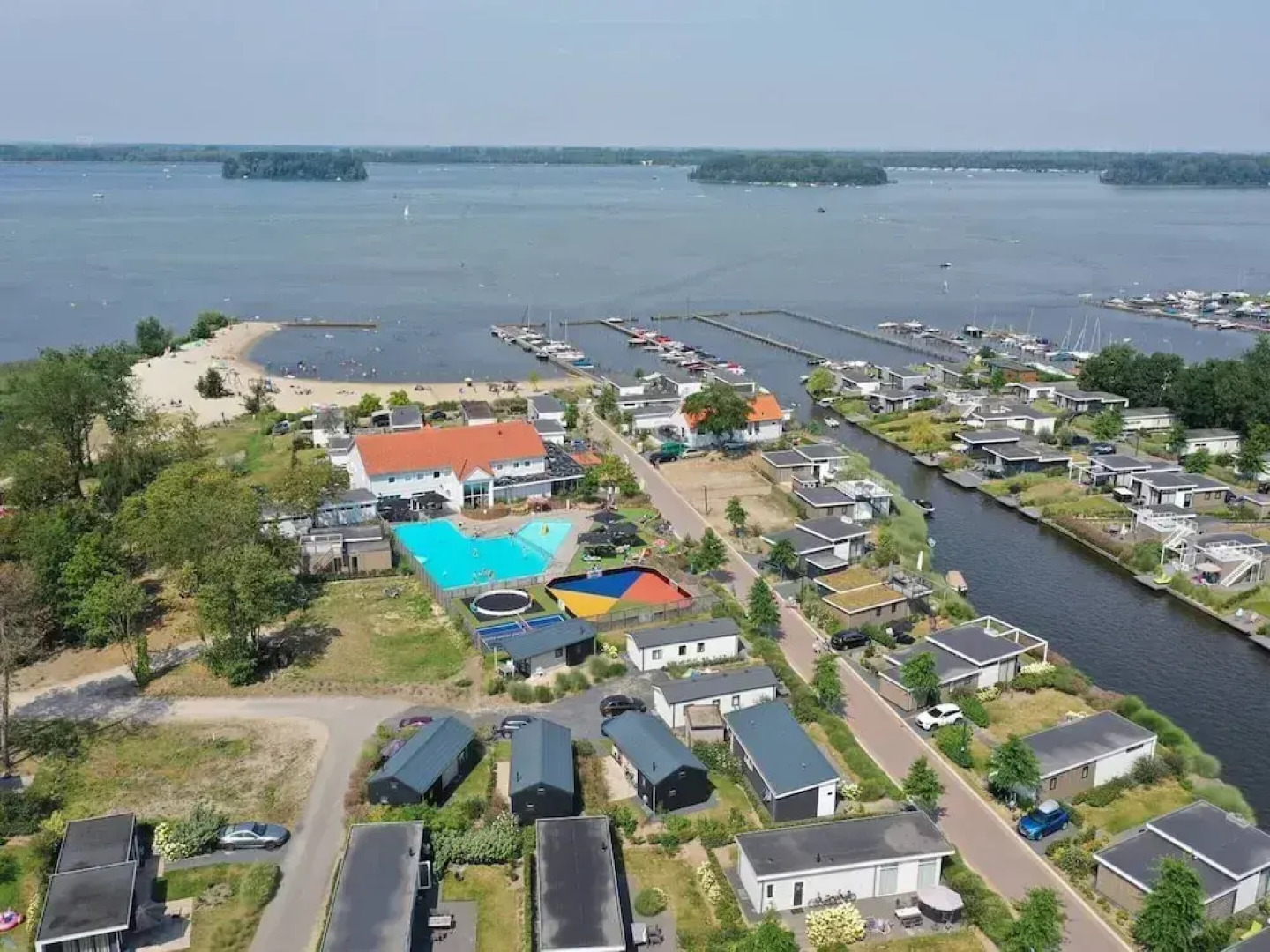 Veluwemeer Chalet With Microwave