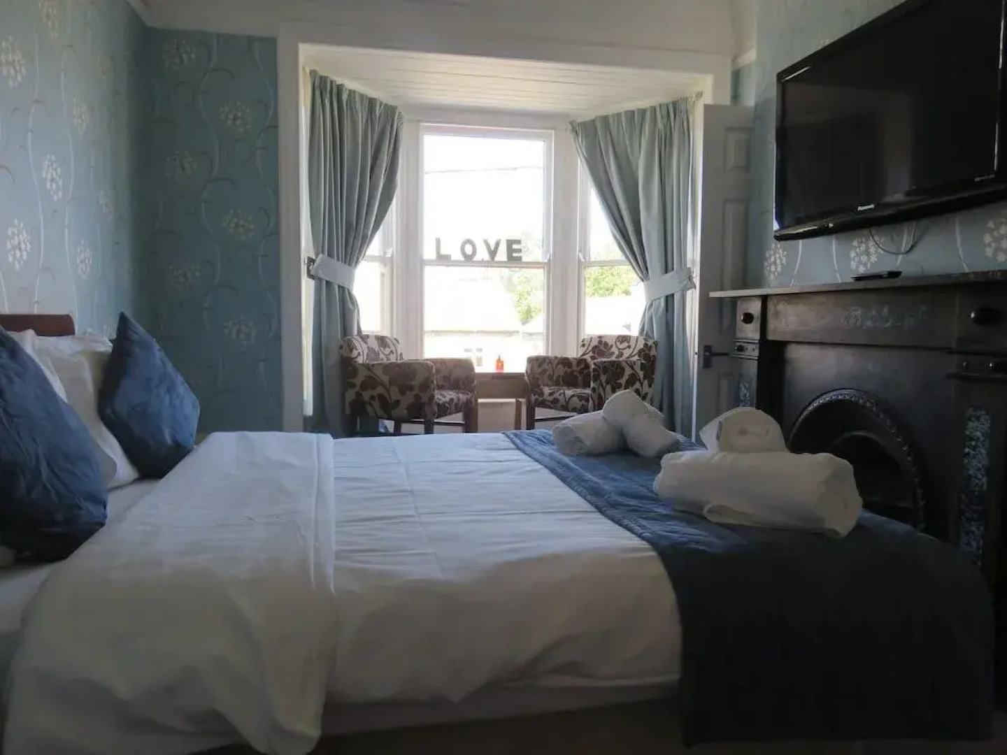 The Queens Arms Hotel