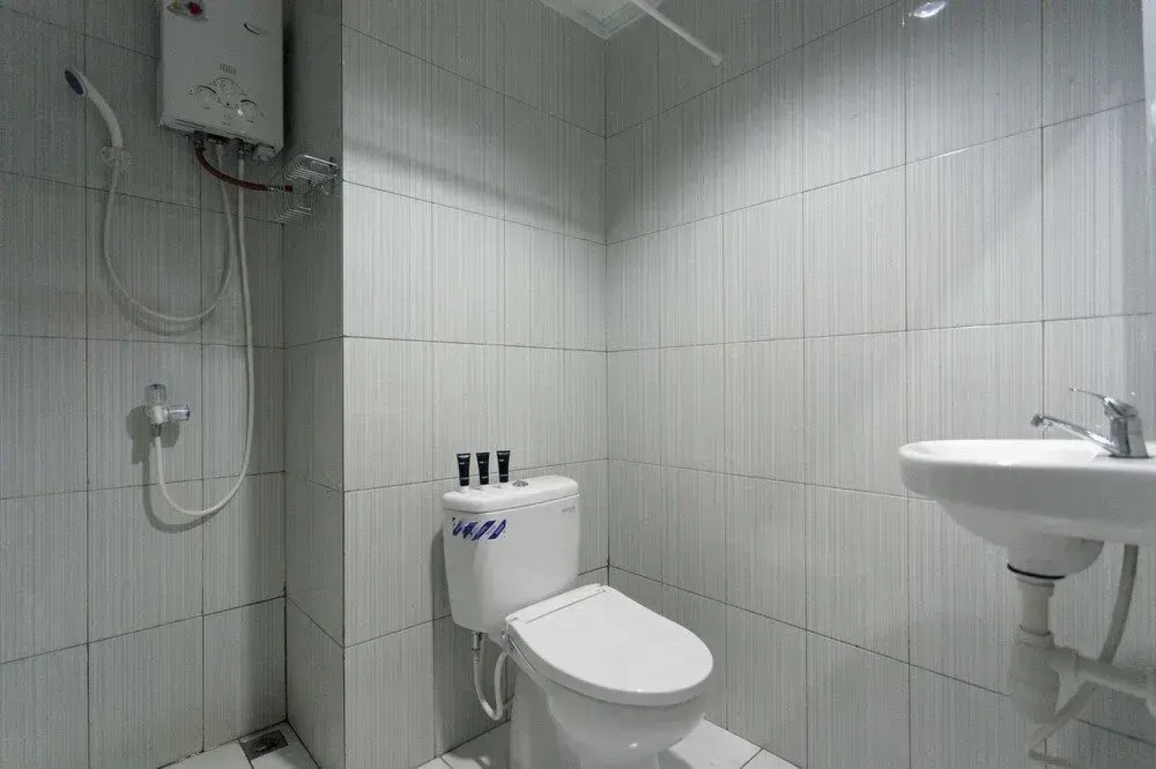 RedDoorz near University of Indonesia