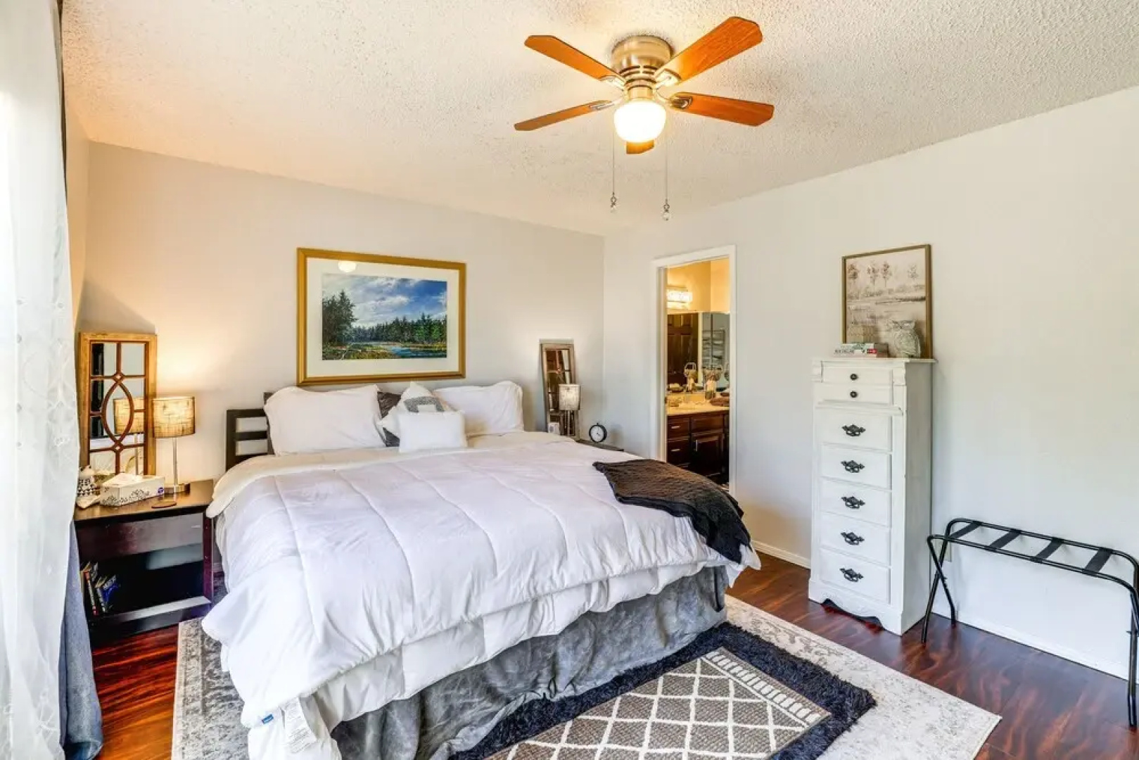 Holiday Island Escape w/ Panoramic Lake Views