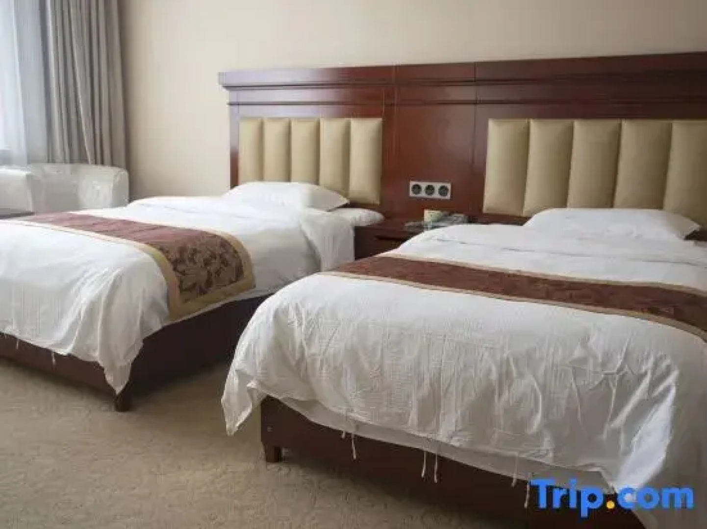 Wuhu Holiday Hotel