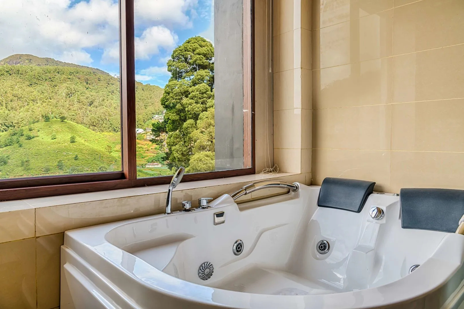 The Golden Ridge Hotel