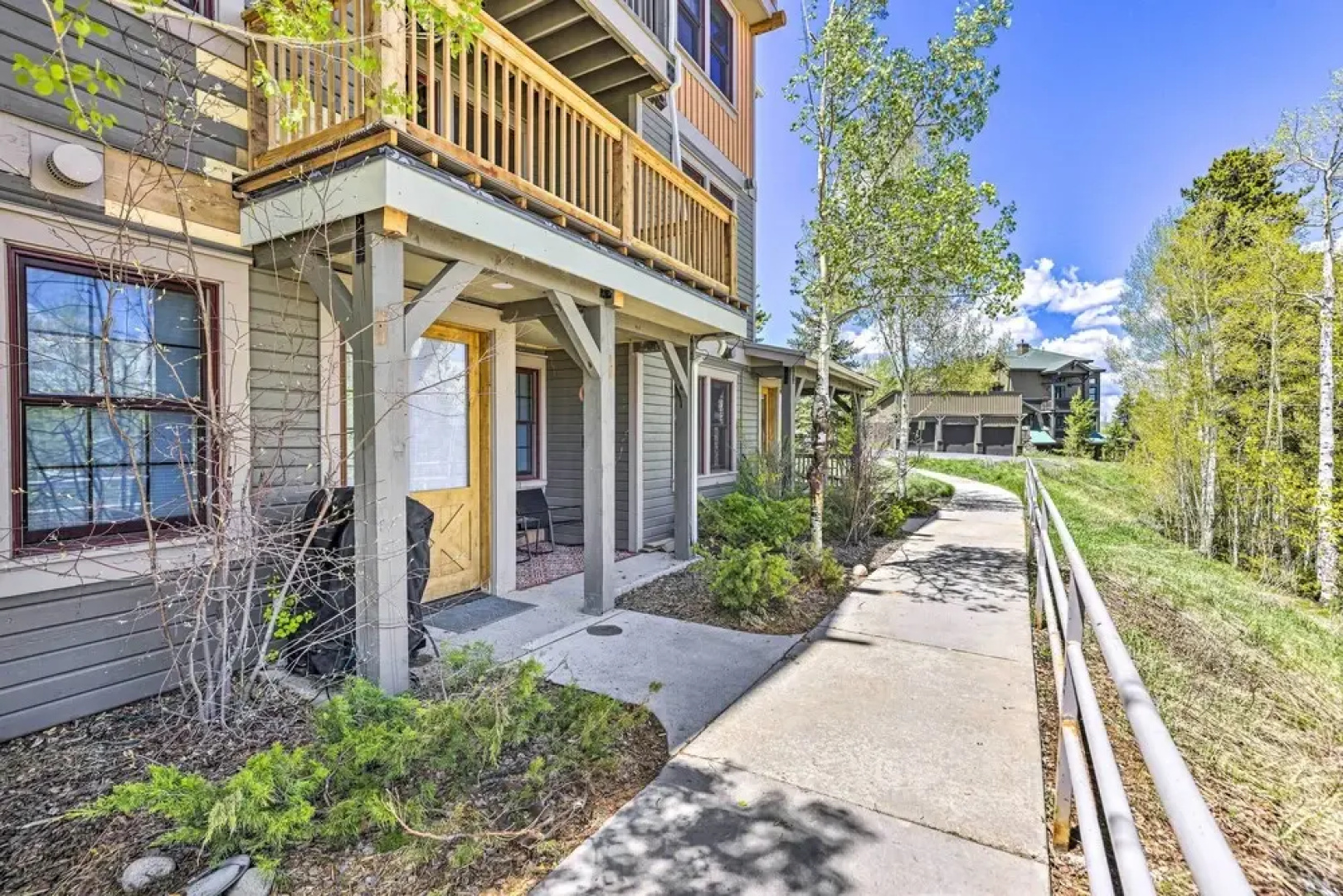 Idyllic Condo w/ Grill < 1 Mi to Granby Ranch