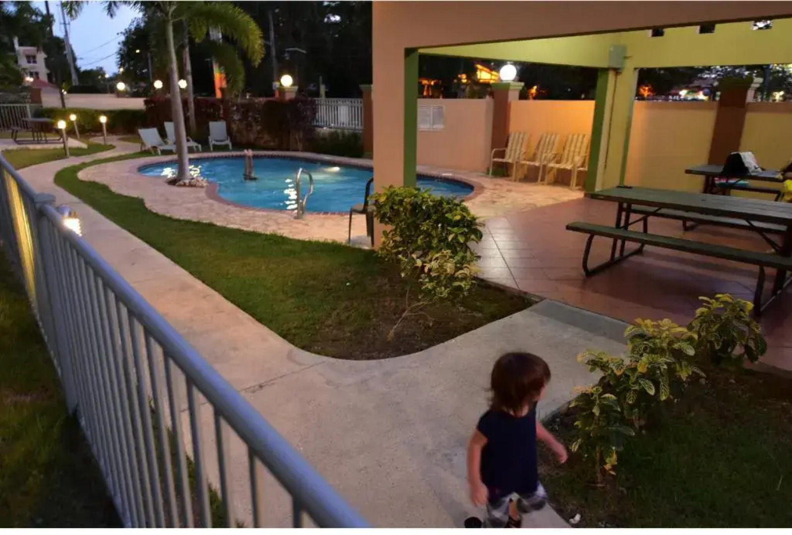 Coqui penthouse 2 across Rincon beach, pool, bbq, power and water bup