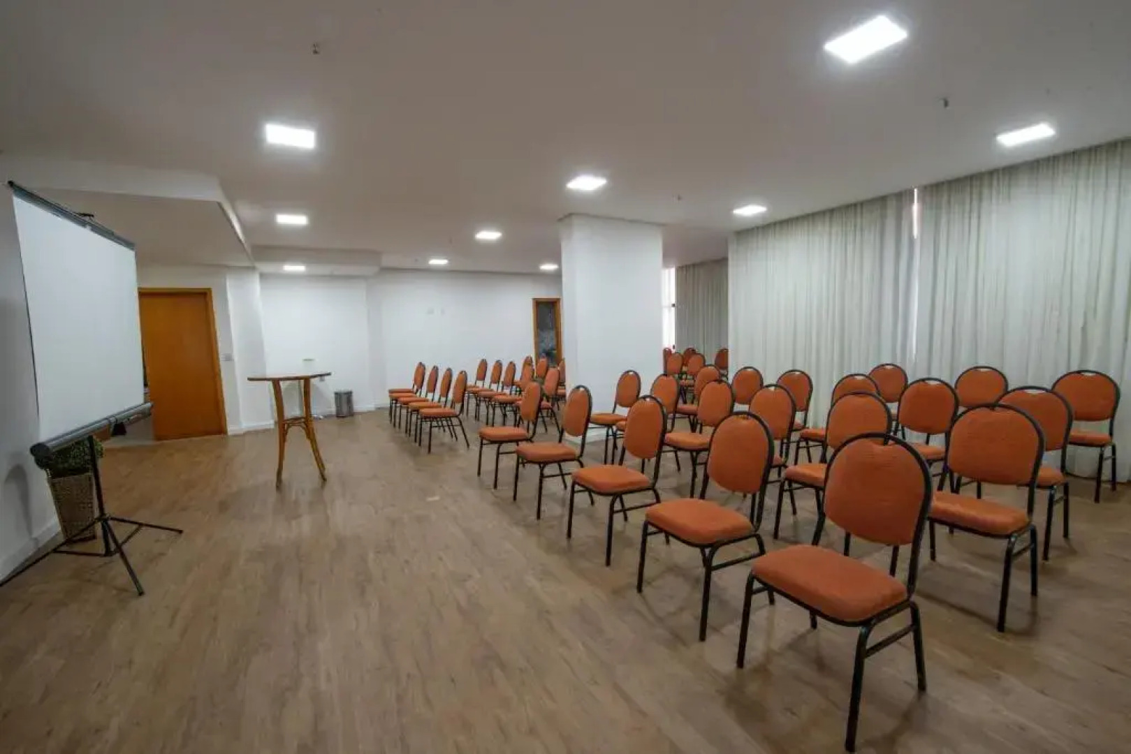 Mondrian Suite Hotel