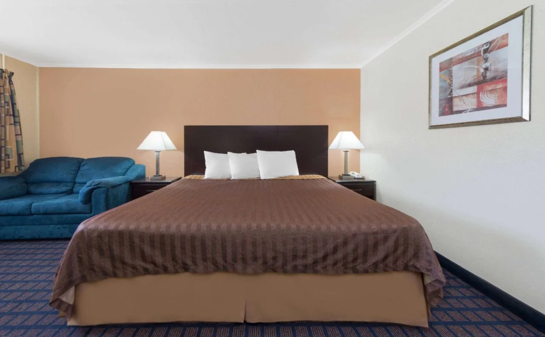 Silver Spur Vintage Inn & Suites