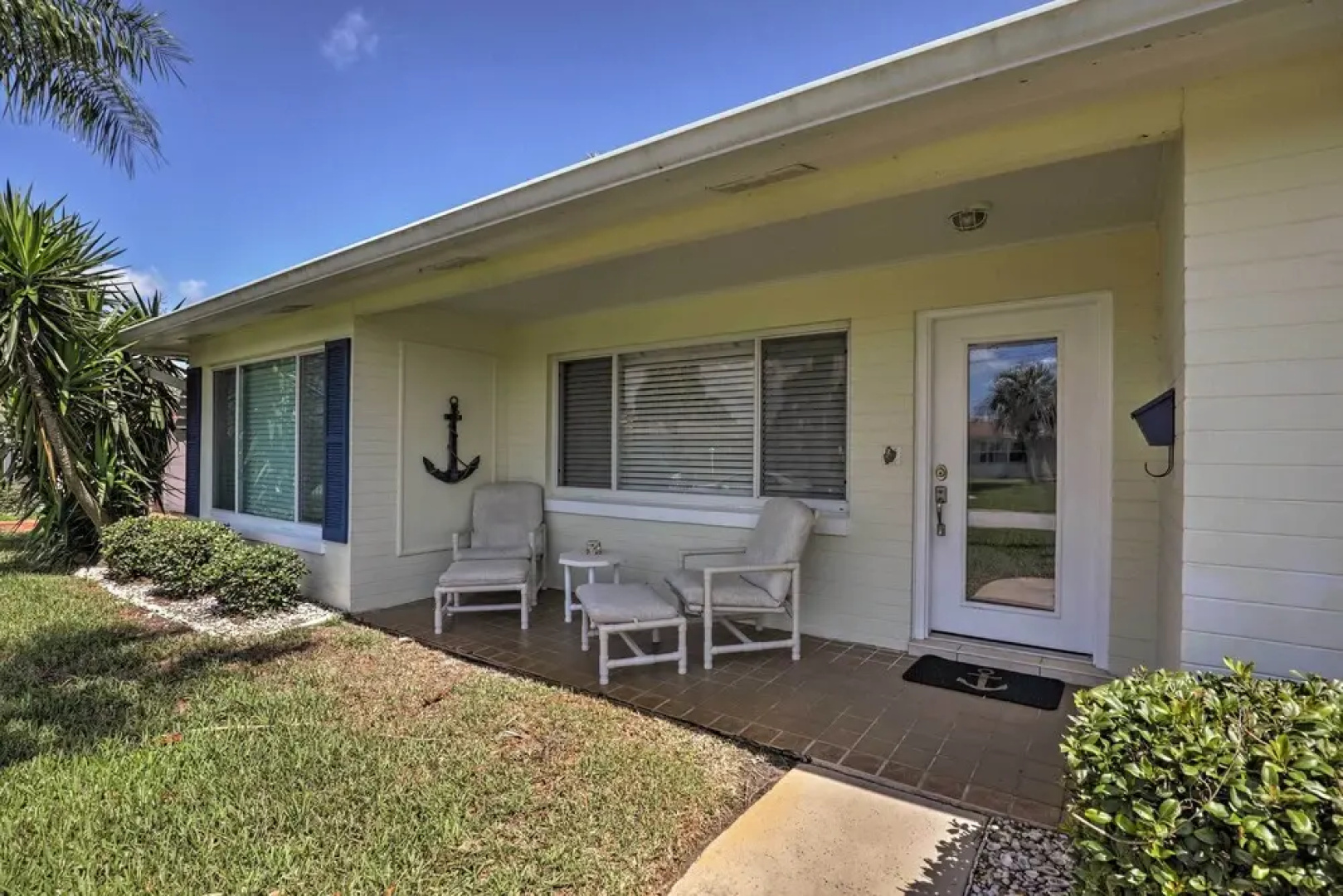 Ormond Beach Home: Screened Porch, Walk to Beach!