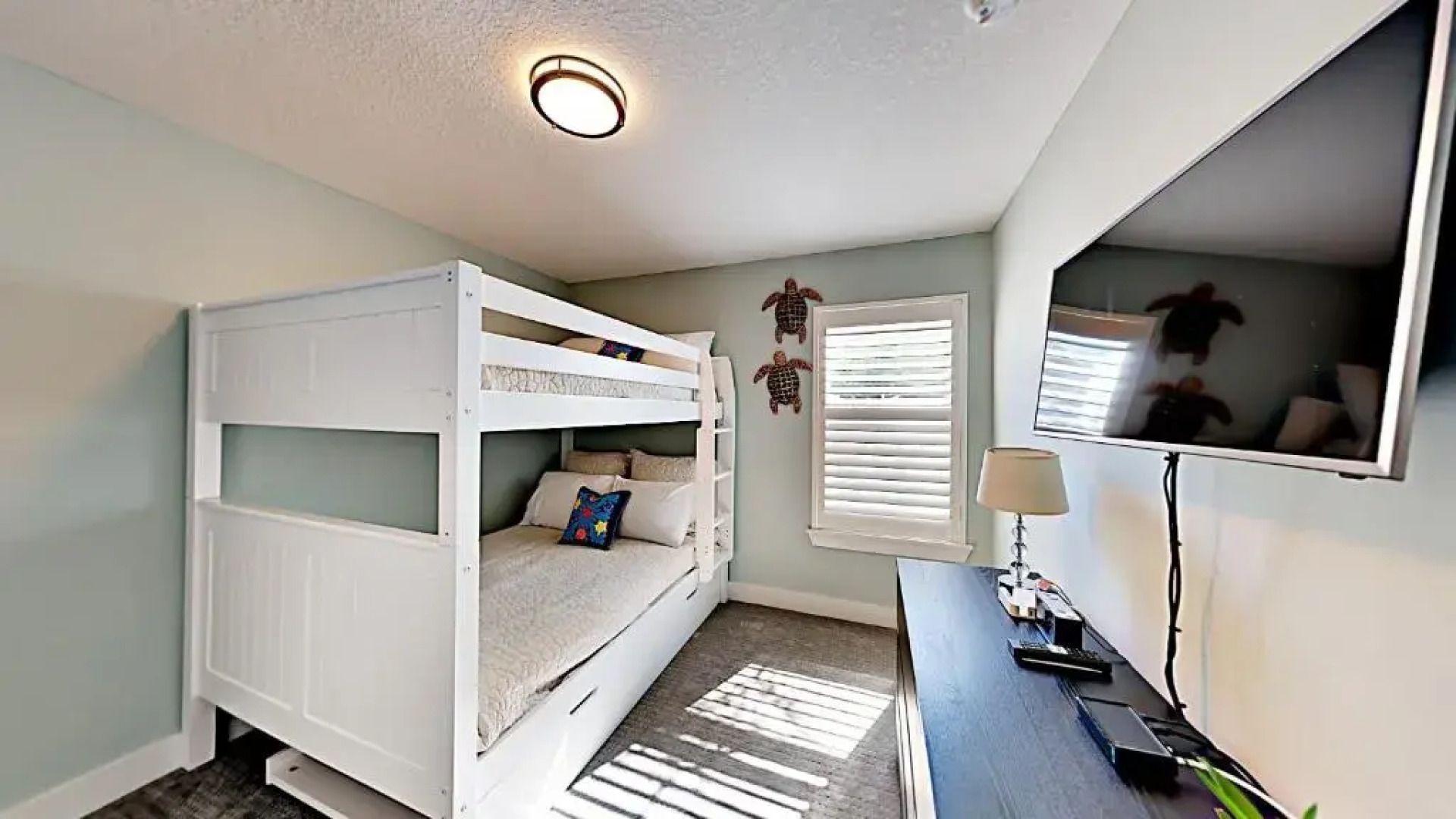 Blue Breeze, 4 Bedrooms, 3 Bathrooms, Sleeps 10, walk to Beach