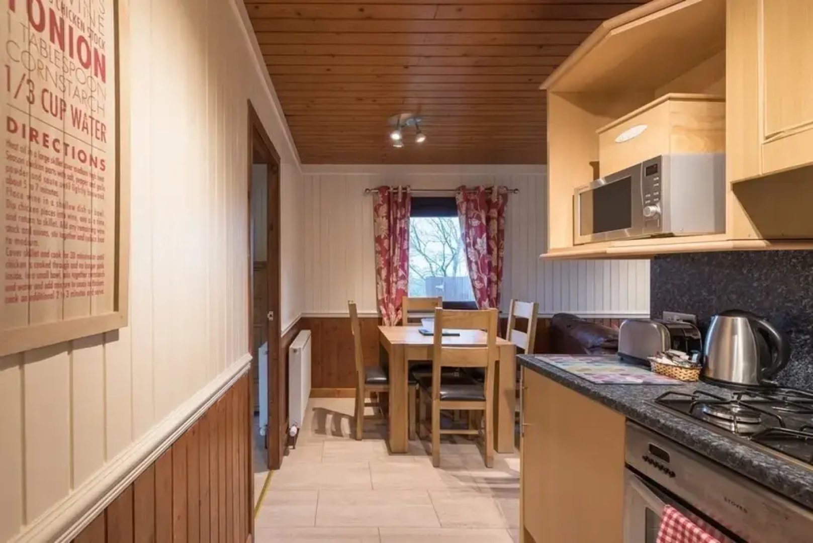 Bluebell Lodge 2 with Hot Tub