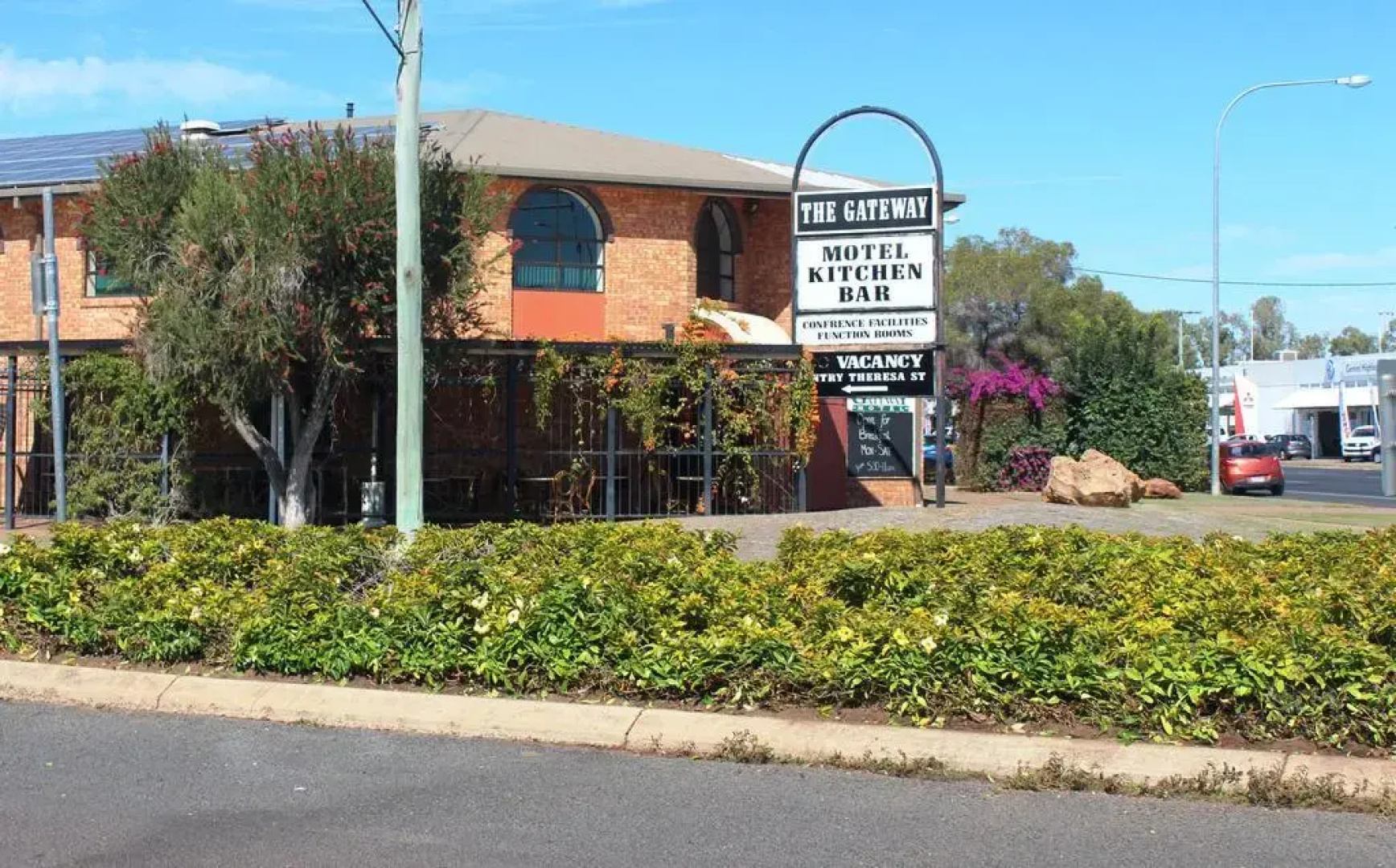 Western Gateway Motel and Apartments