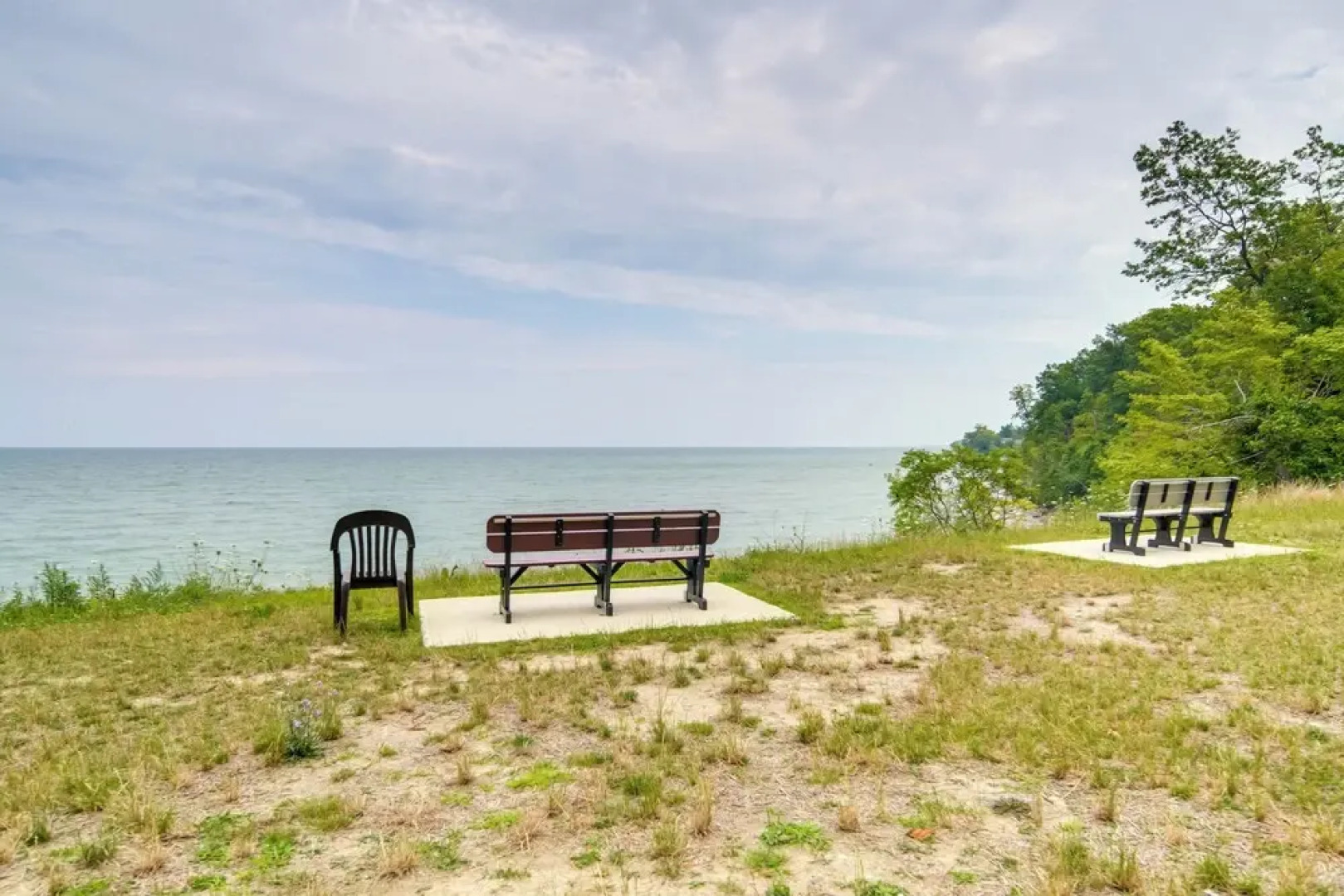 Pet-friendly Lake Erie Cottage - Walk to the Water