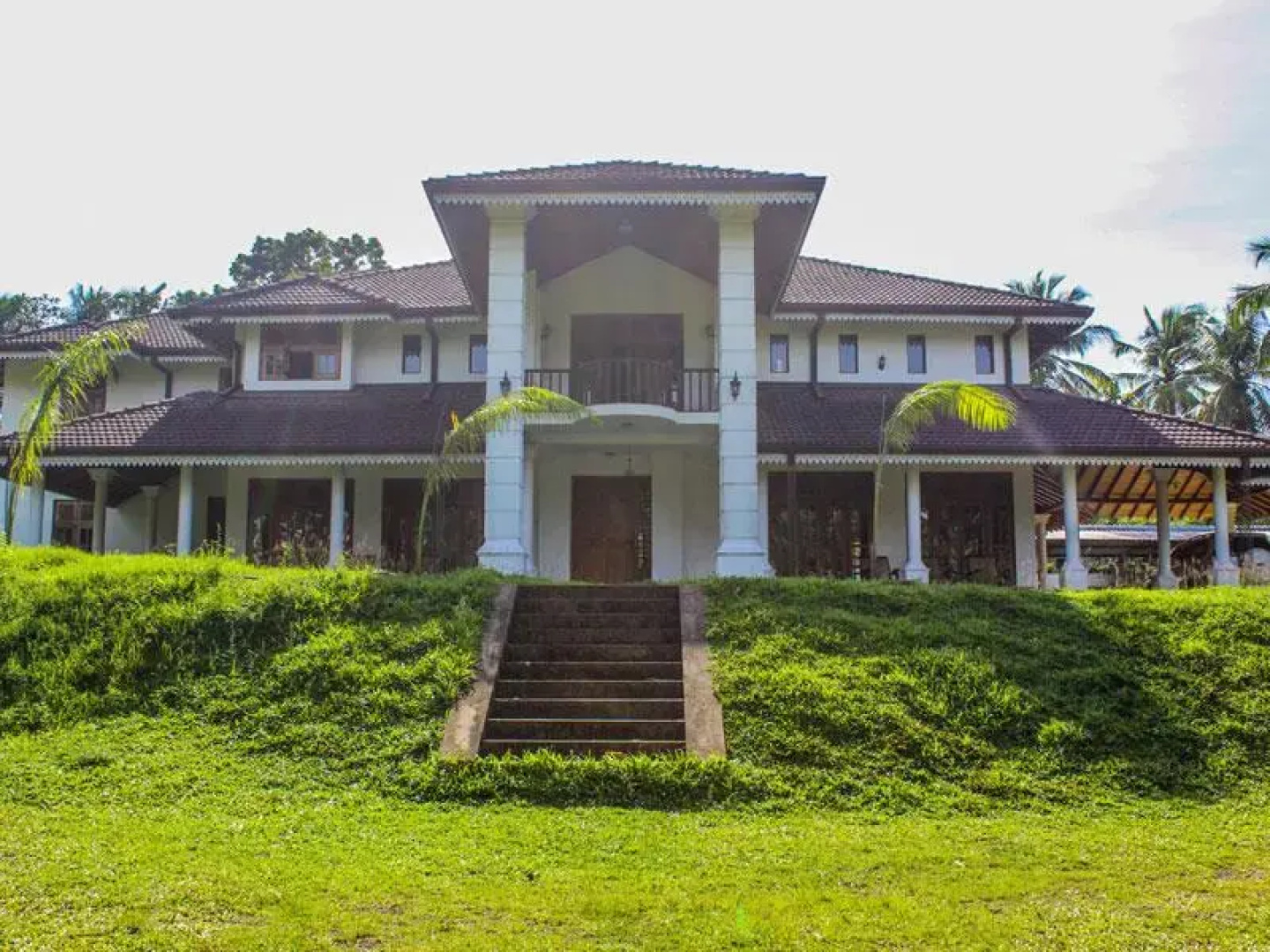 Airport Reach Palace