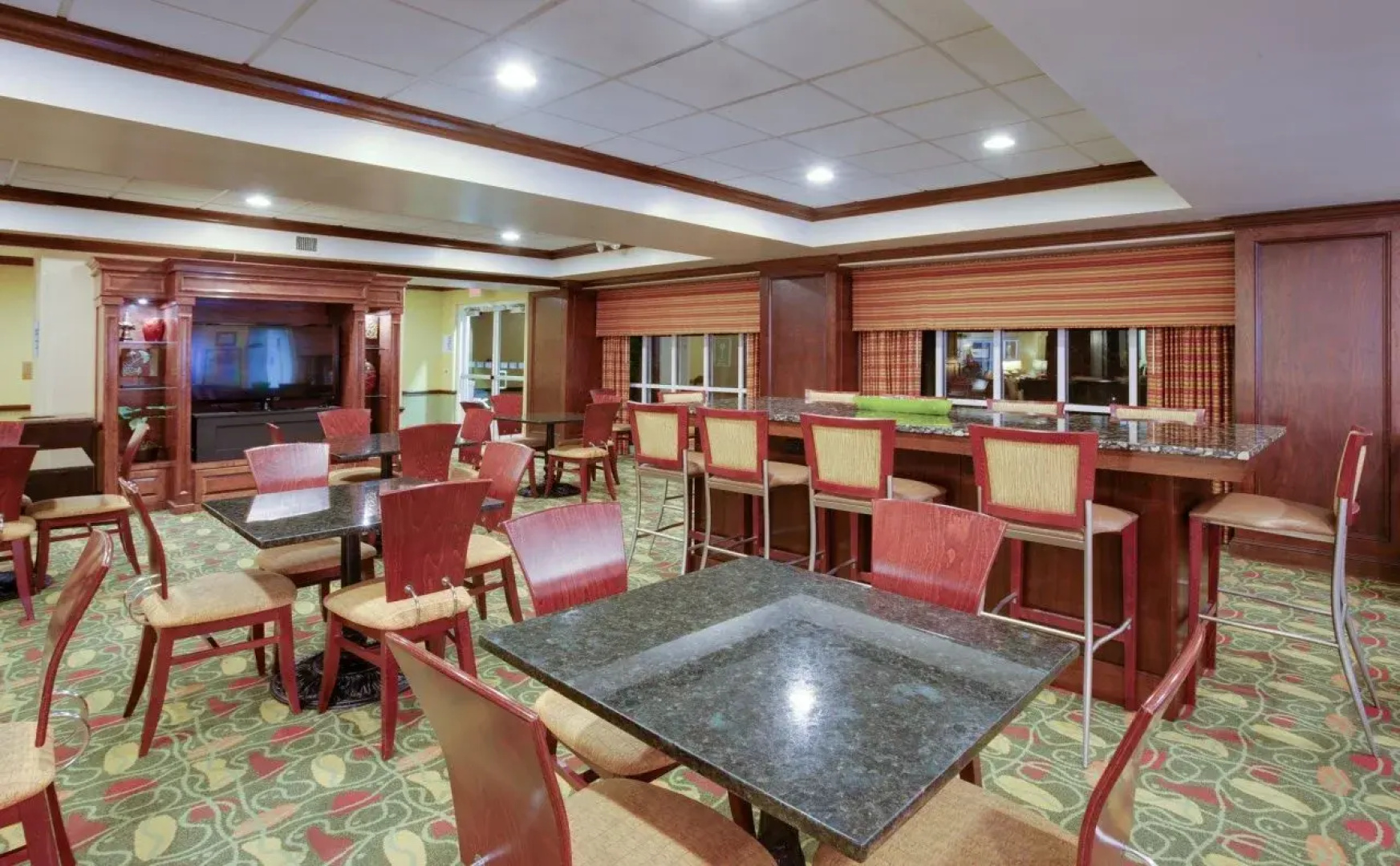 Holiday Inn Express & Suites Charleston - Northwoods by IHG