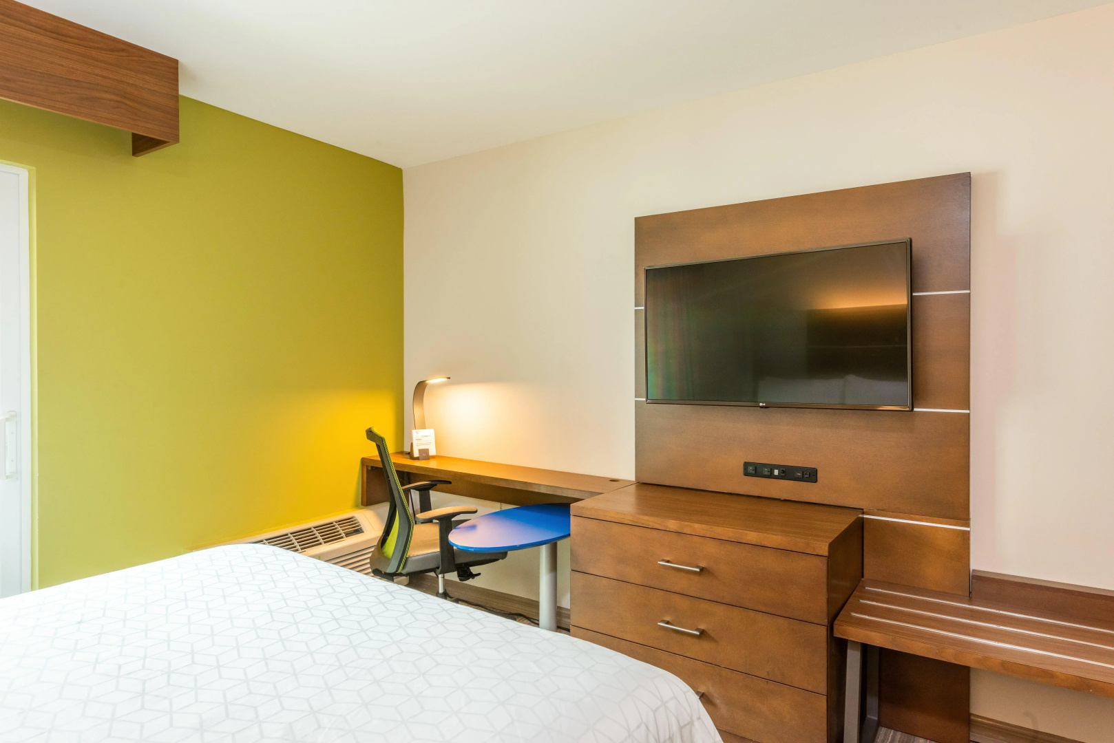 Holiday Inn Express & Suites Bradenton West by IHG