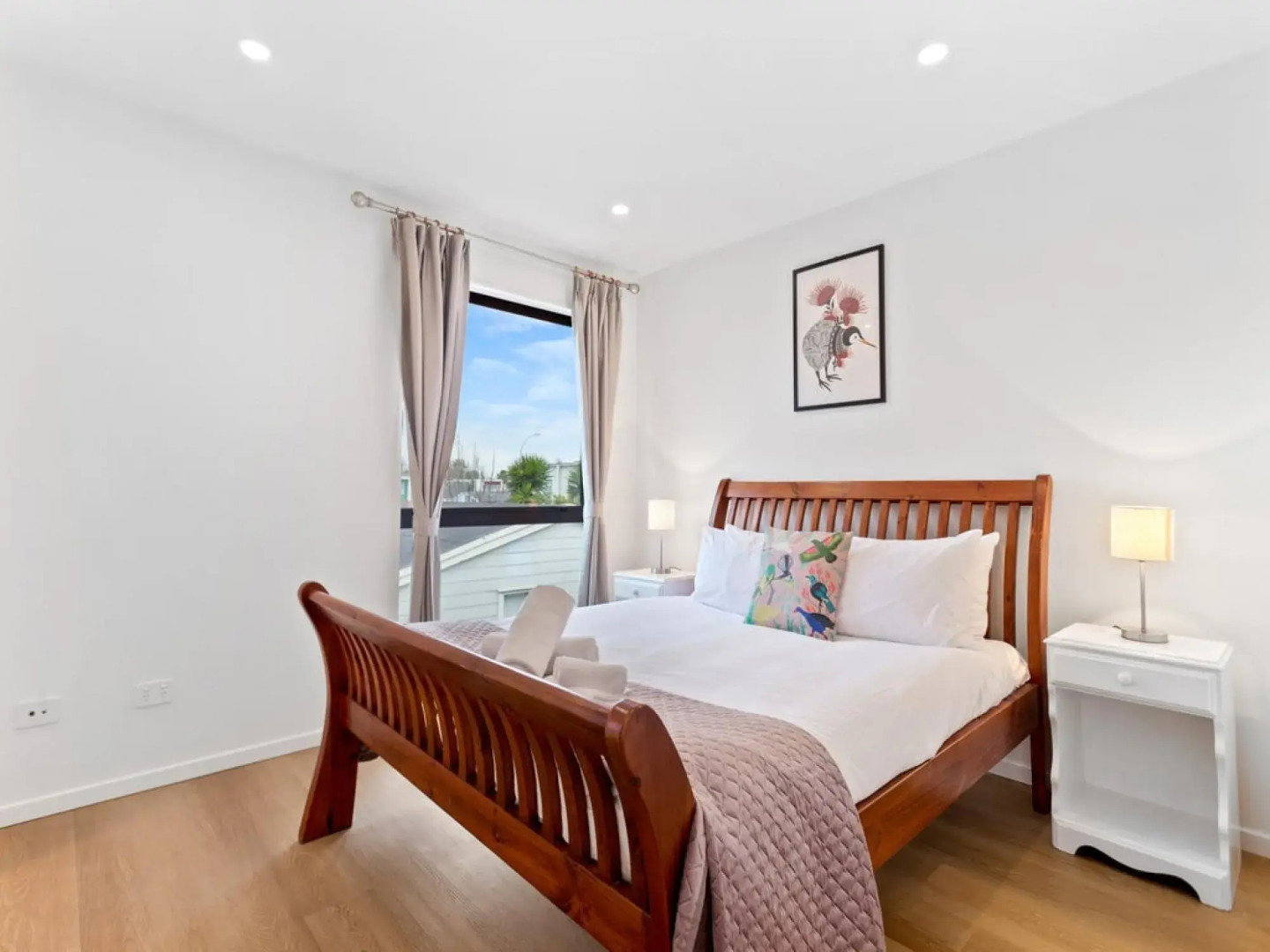 Cheerful Three Bedroom Townhouse With Parking