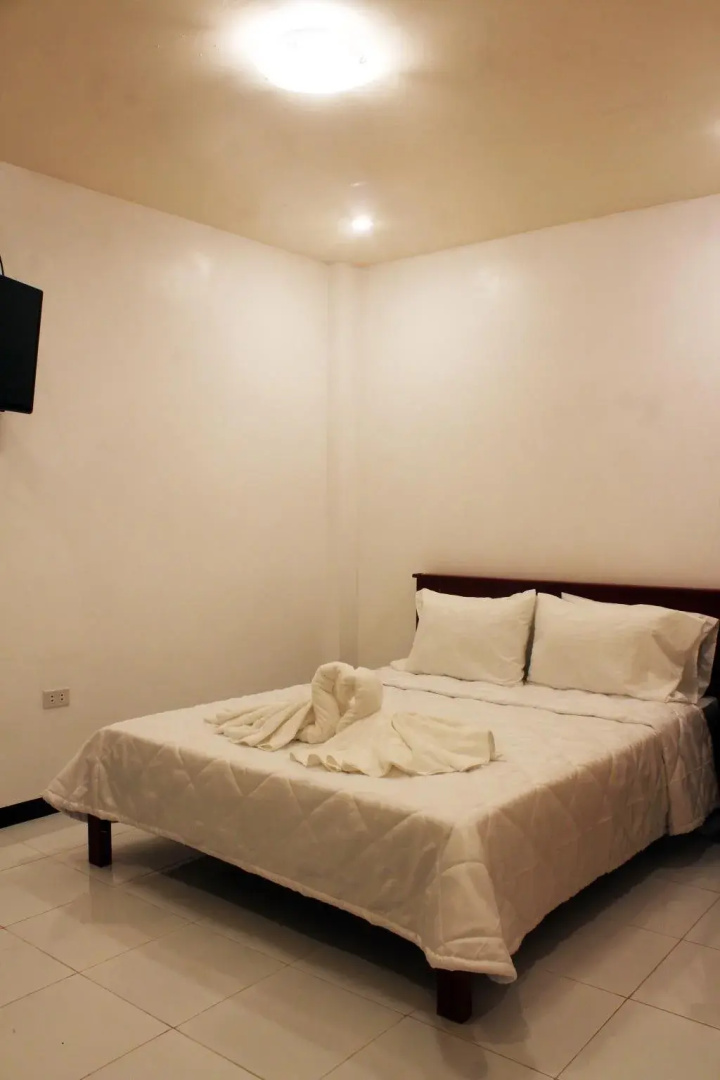 Luna Oslob Travellers Inn