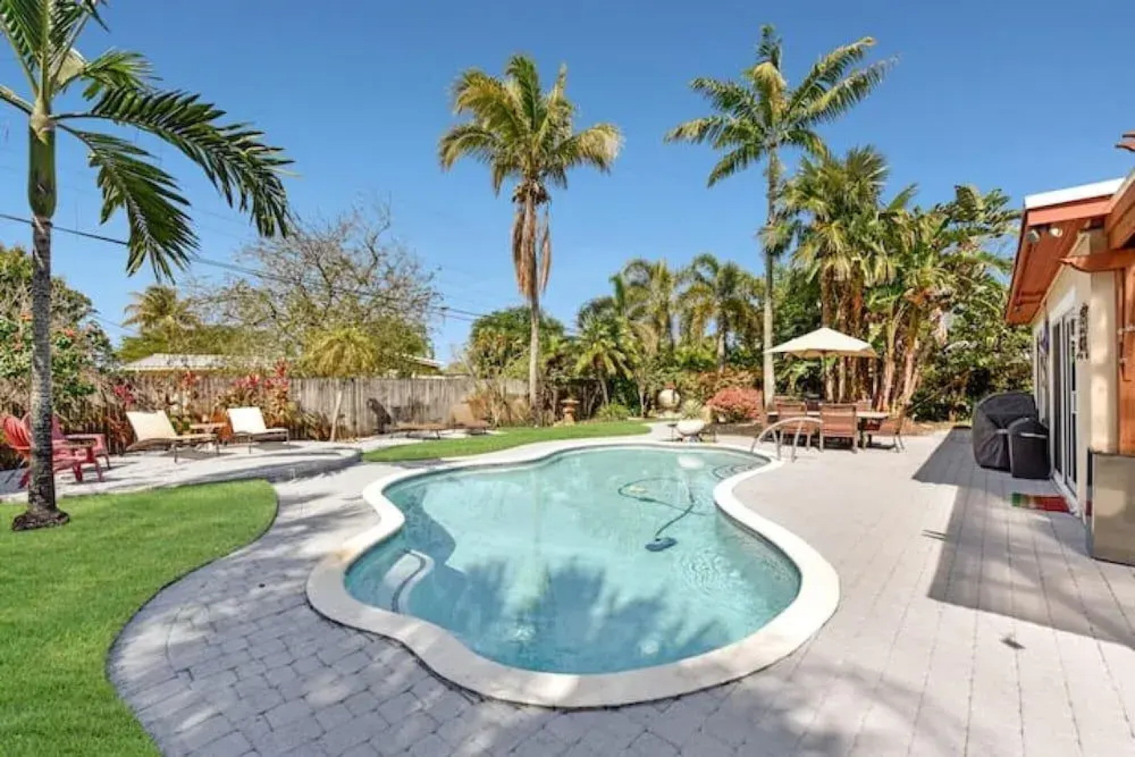 Beautiful pool property with woffice