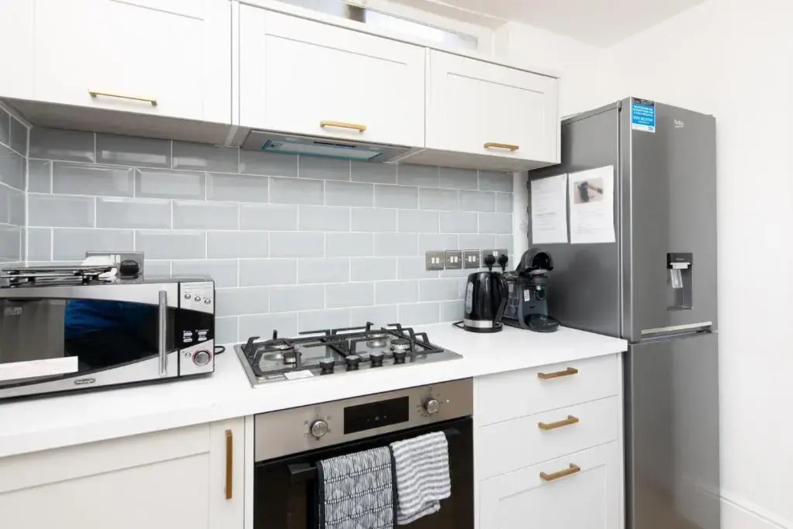 Elphinstone Apartment - Boutique 3 bed with Wi-Fi close to all amenities!