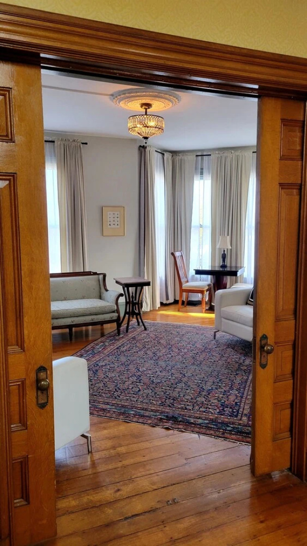 The Elizabeth Inn and Restaurant