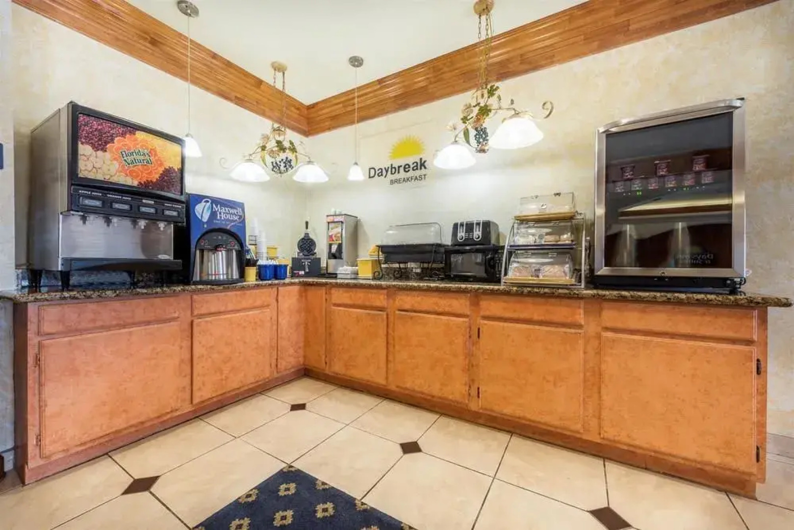 Days Inn & Suites Cleburne TX