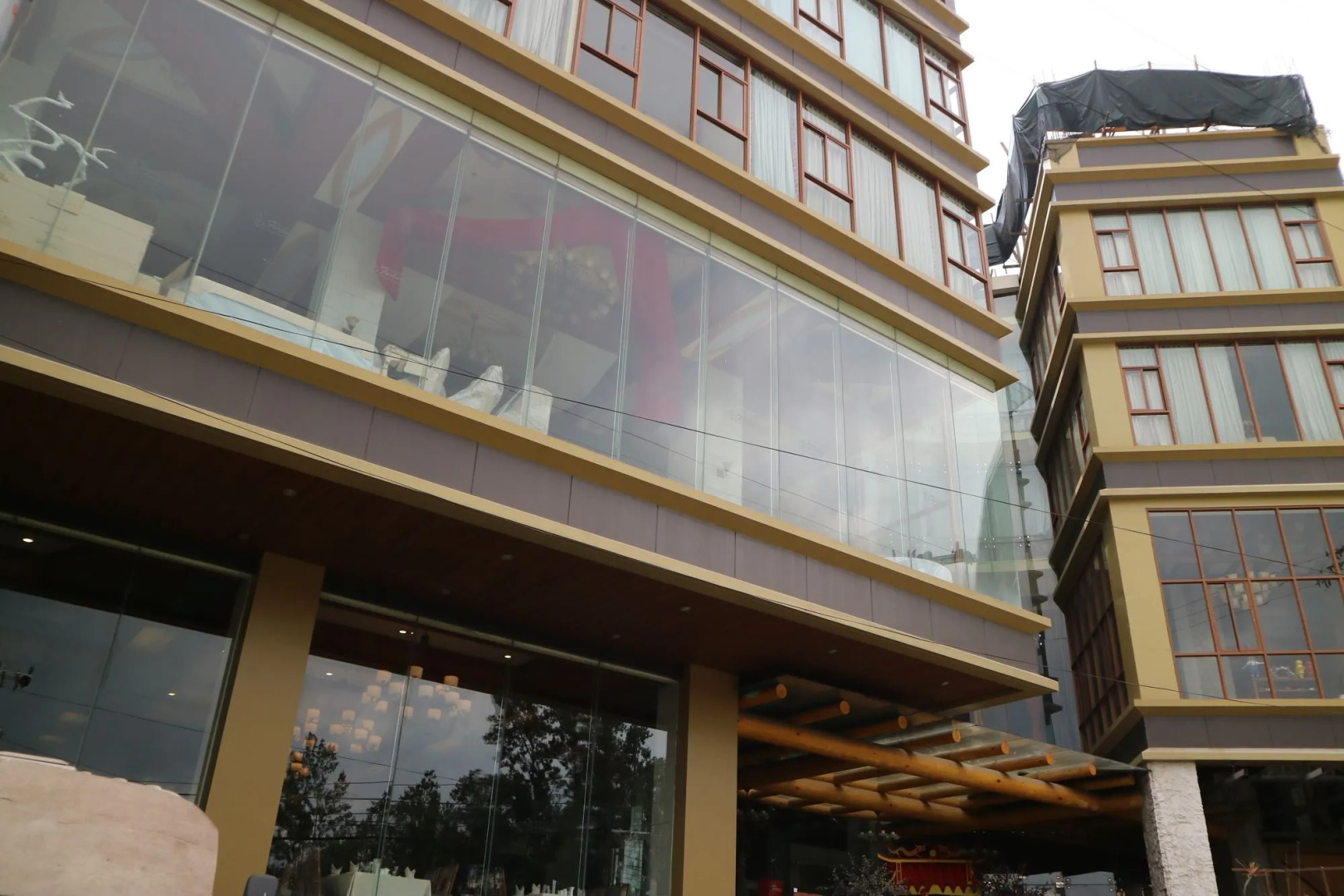 Paragon Hotel and Suites