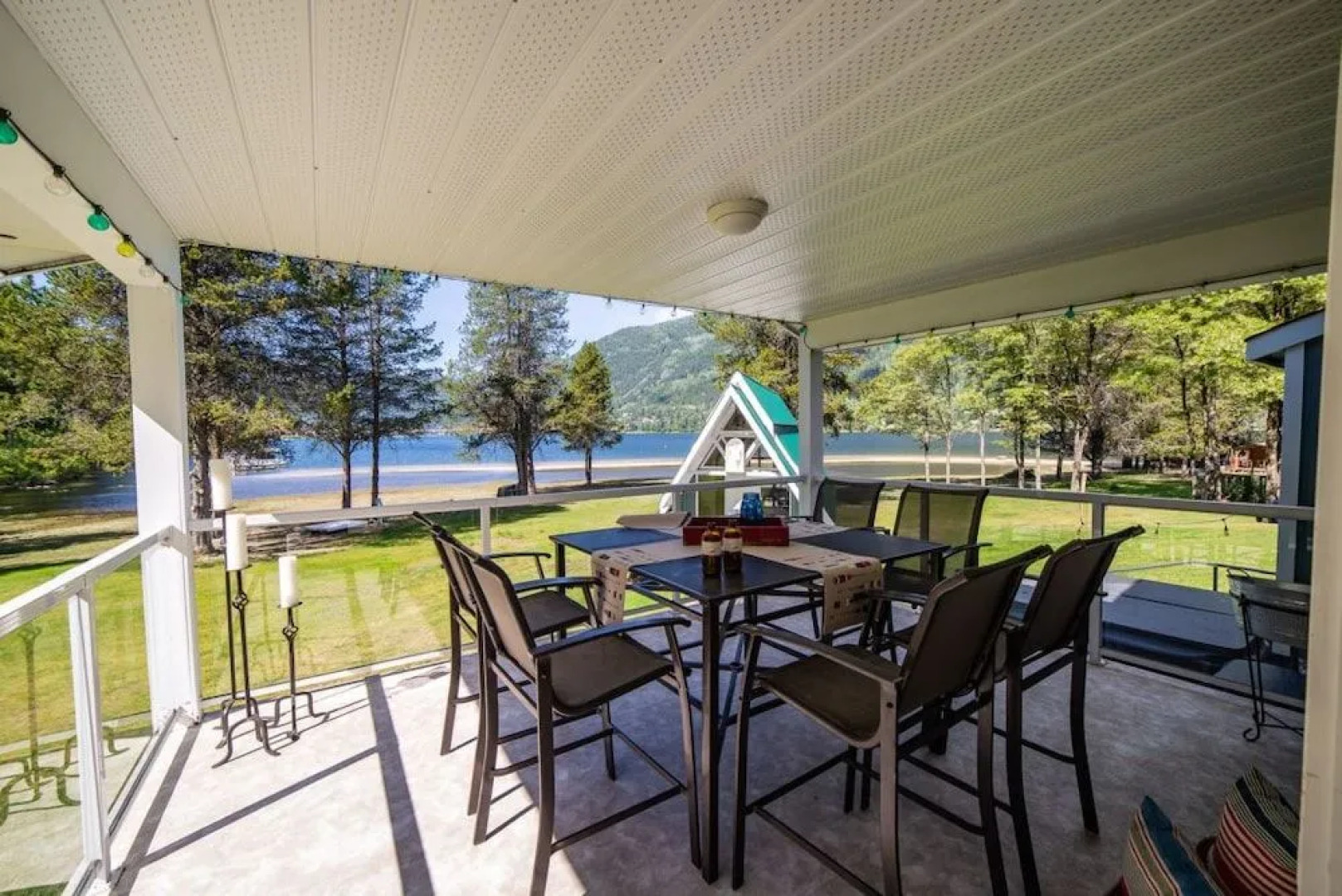 Lakeshore Boutique Inn Inc.