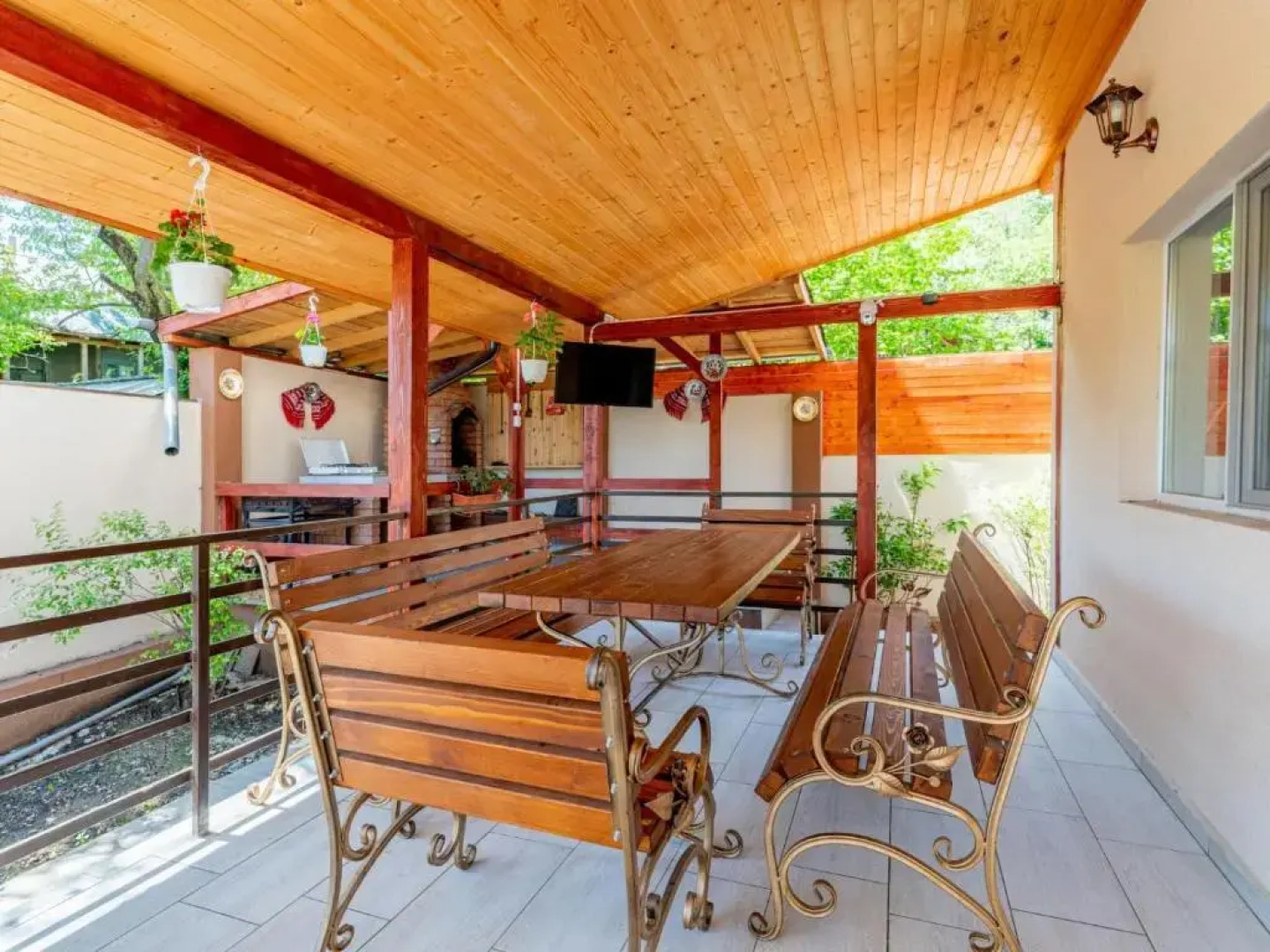 Pensiunea Casuta cu Trandafiri 2