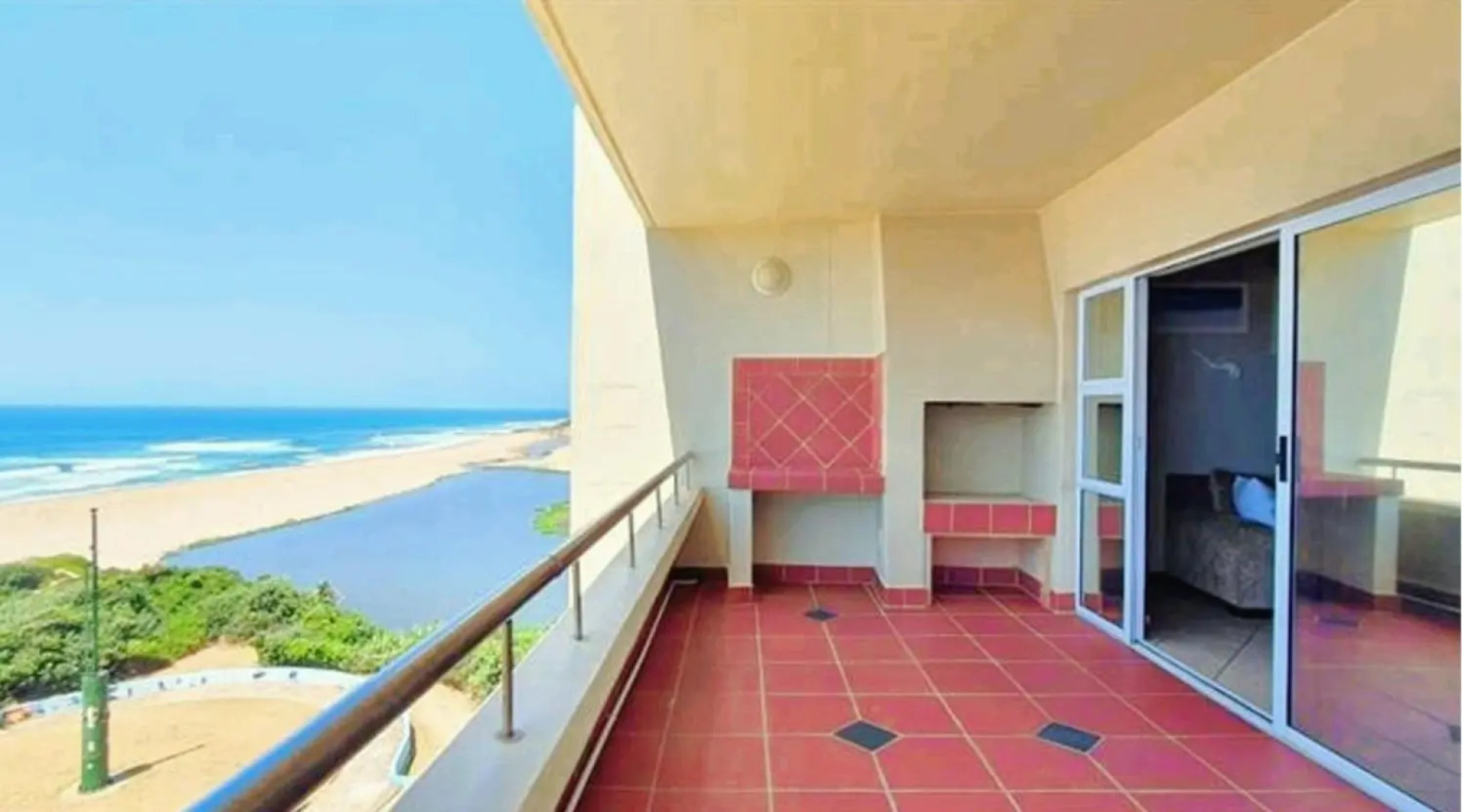 Beachside 3 bed apartment with stunning seaviews