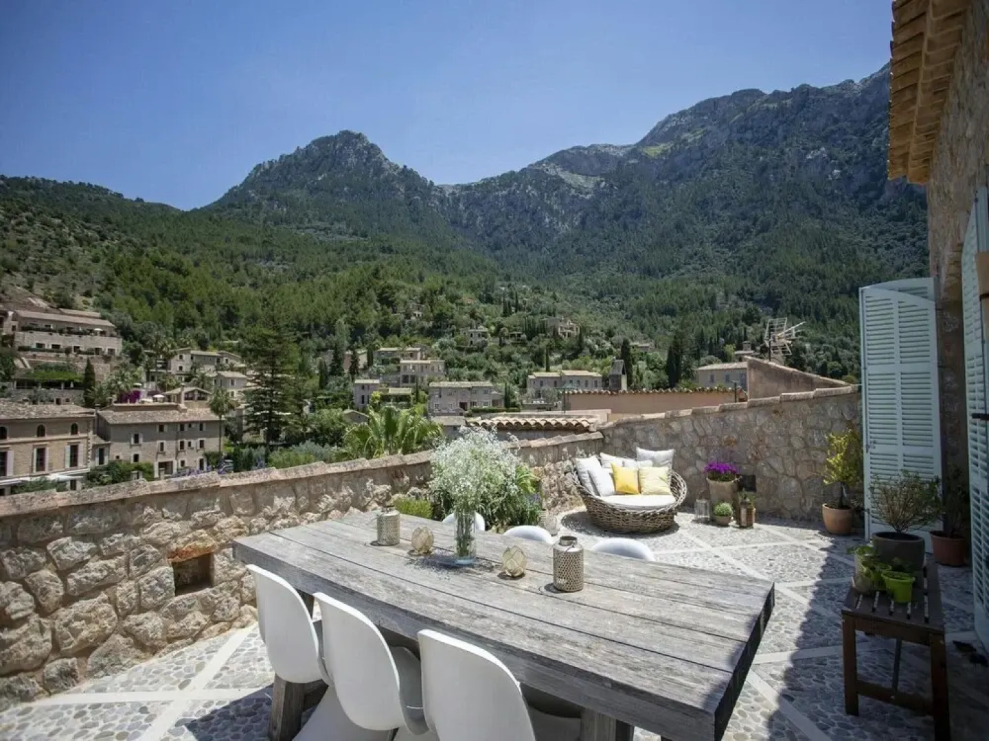 Stylish Holiday Home With Deia Views