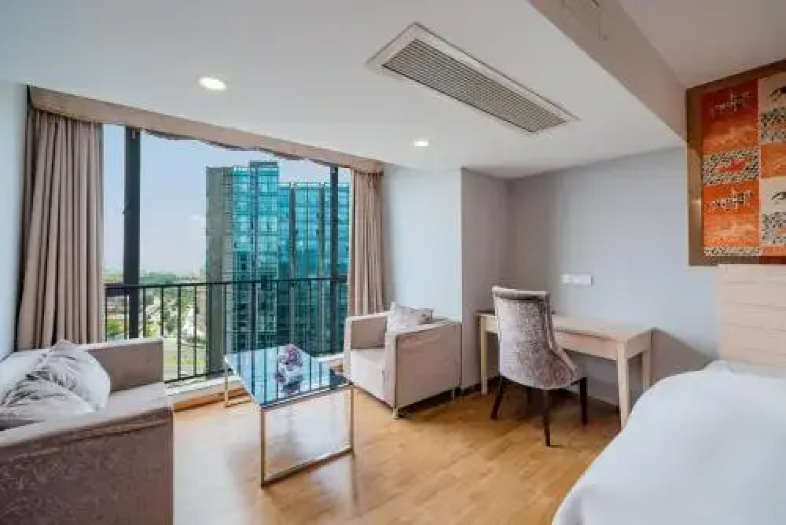 April Fair Duplex Apartment Guagnzhou South Railway Station Ao Yuan Yue Shi Dai Branch