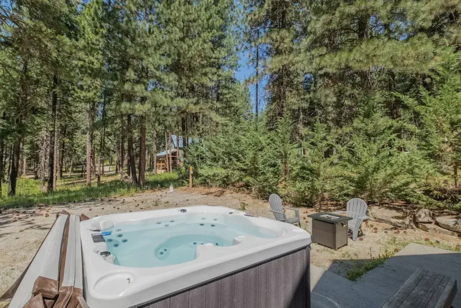 Cascades Adventure Cabin 2 Bedroom Home by NW Comfy Cabins by RedAwning