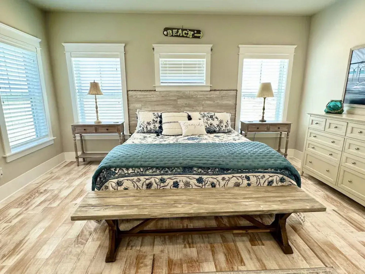 Casa Bella 5 Bedroom Home by RedAwning